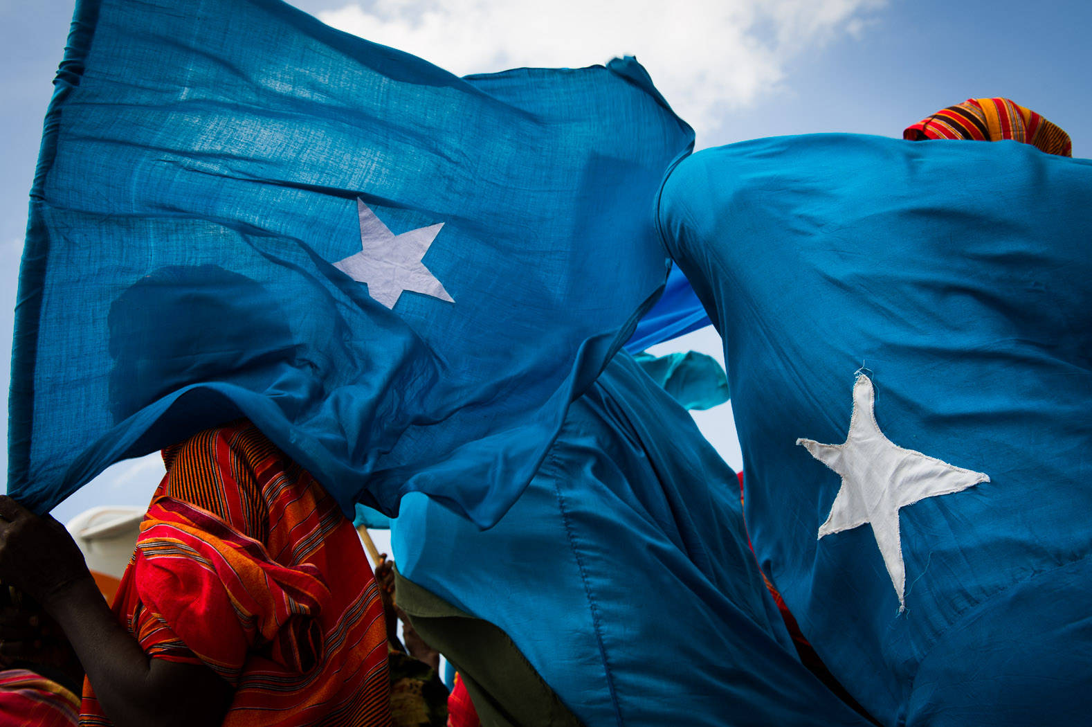 Banderasde Somalia En La Multitud. Fondo de pantalla