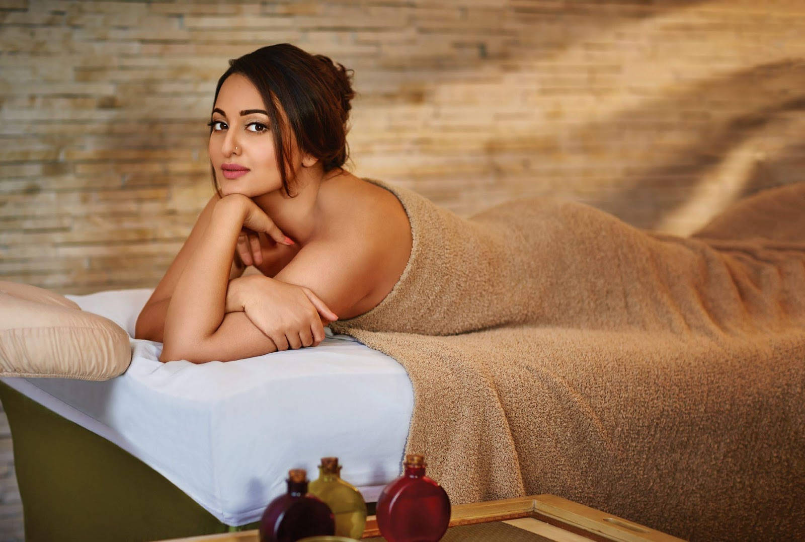 Sonakshi Sinha Massage Fotografering Wallpaper