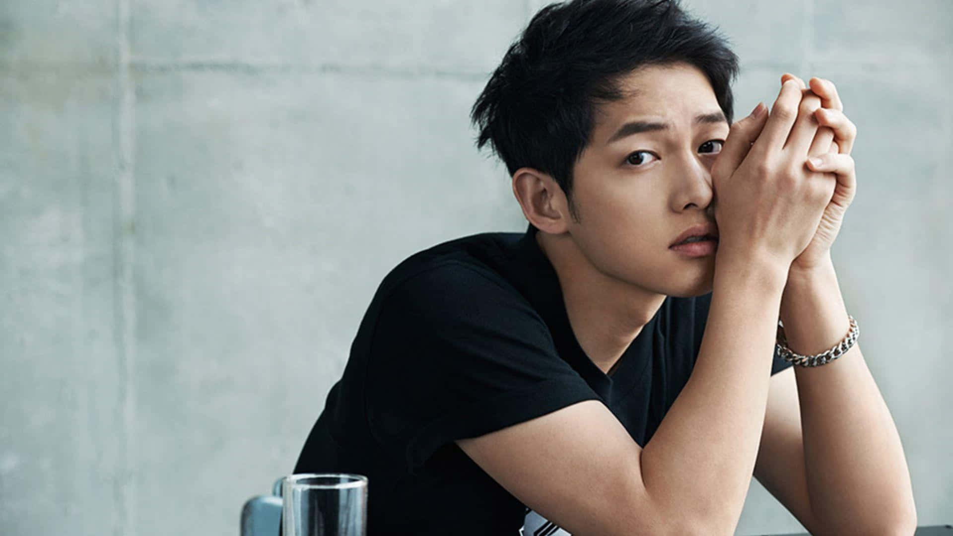 Charmante Song Joong Ki In Een Stijlvol Pak Achtergrond