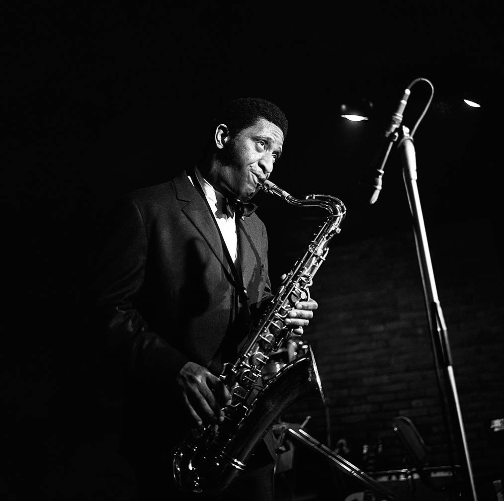 Sonny Rollins På Scenen Med En Saxofon Wallpaper