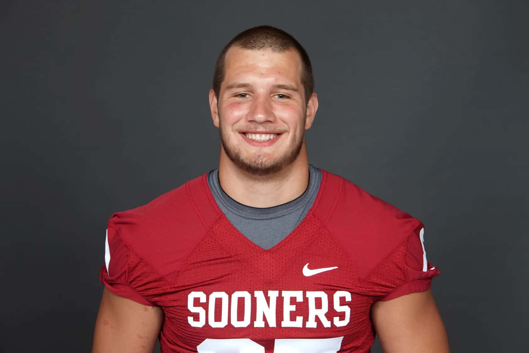 Sooners Football Player Smiling Wallpaper