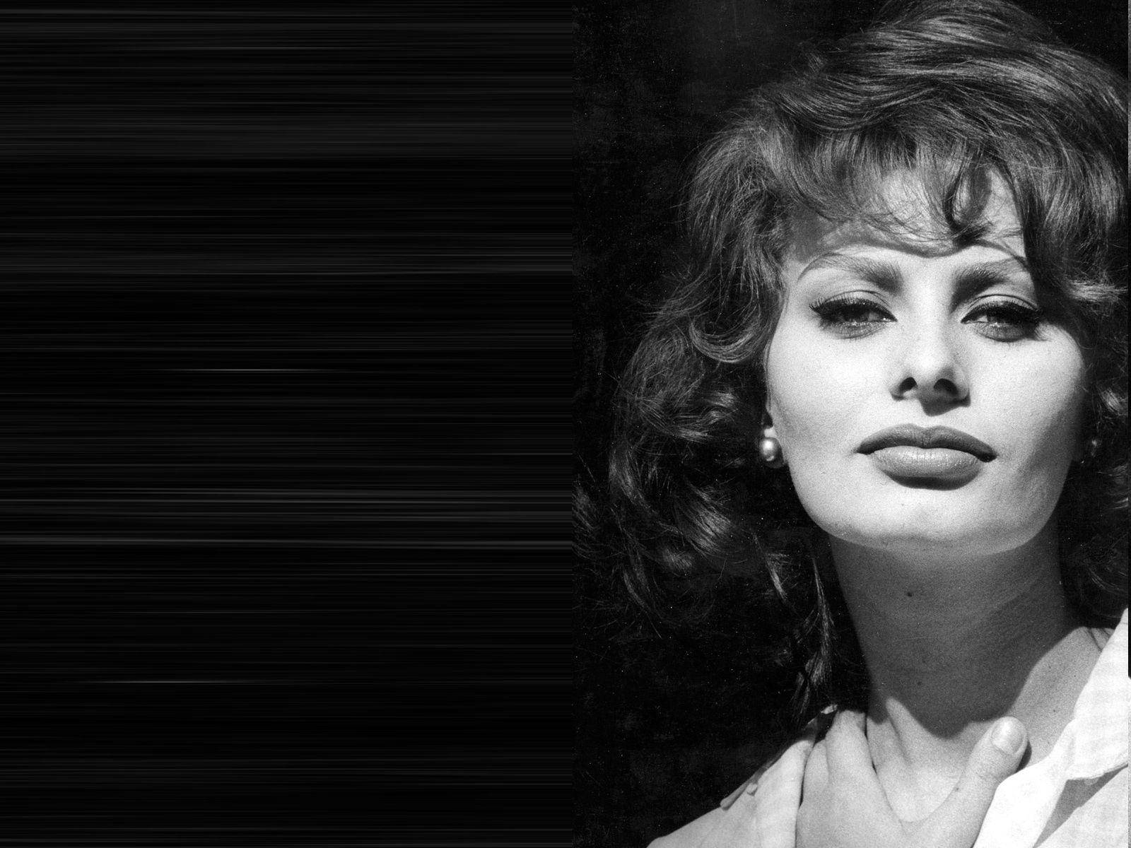 Sophia Loren Black And White Aesthetic Wallpaper