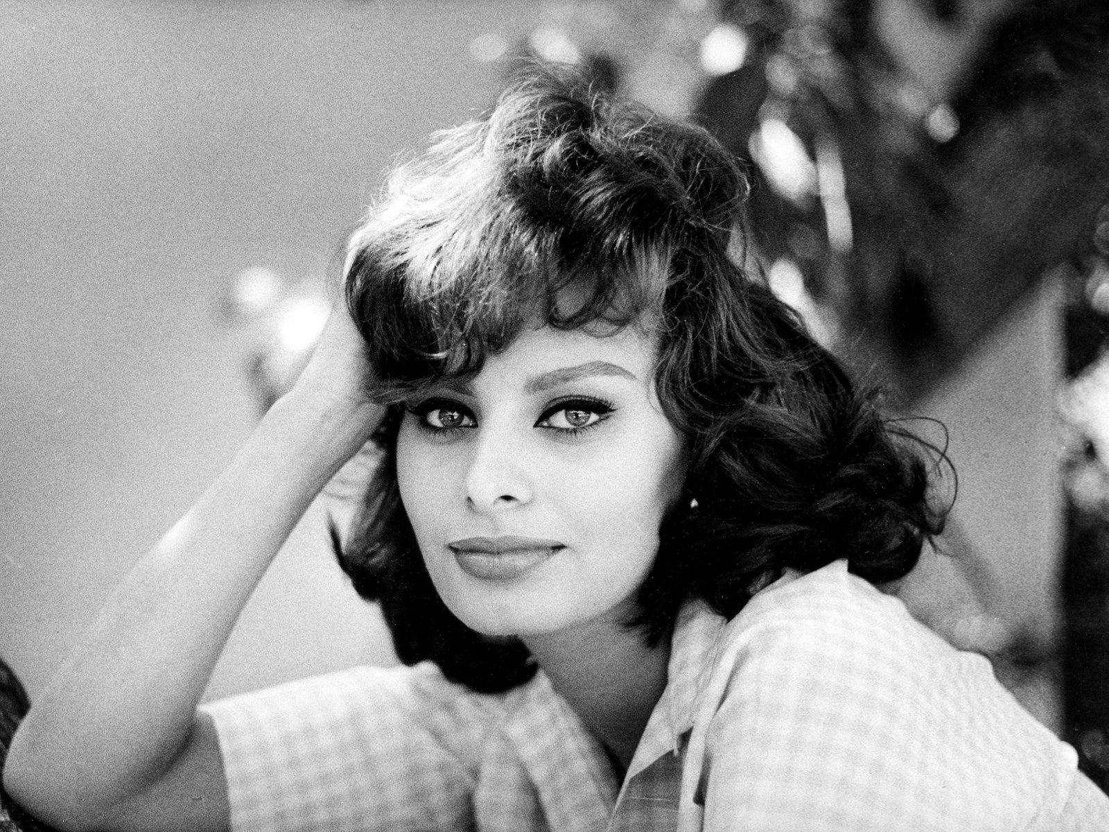 Sophia Loren Havehave Fotoshoot Tapet. Wallpaper