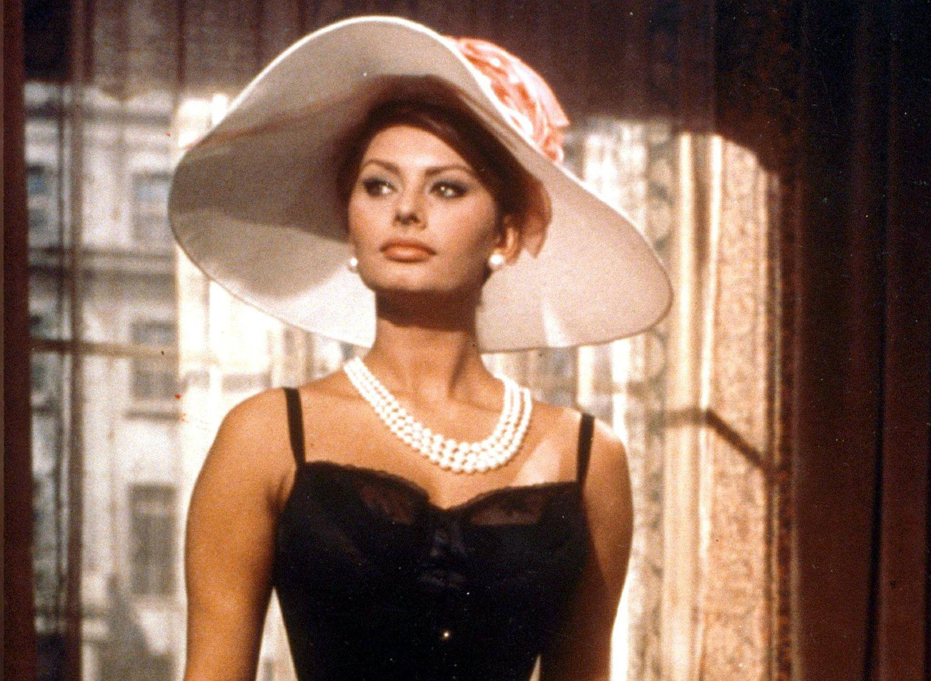 Vintage Elegance: Sophia Loren in The Millionairess Wallpaper