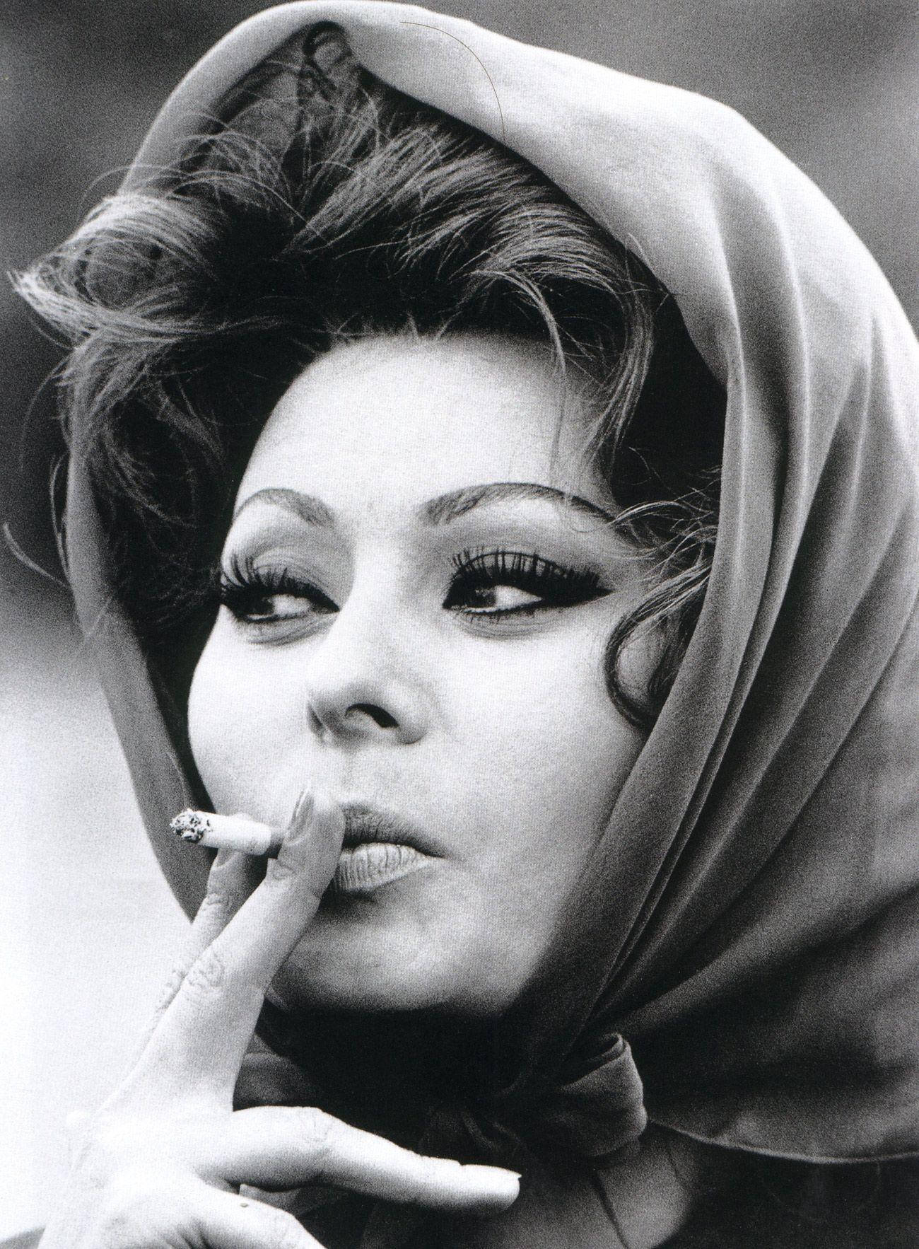 Timeless Elegance: Sophia Loren Smoking On Set Wallpaper