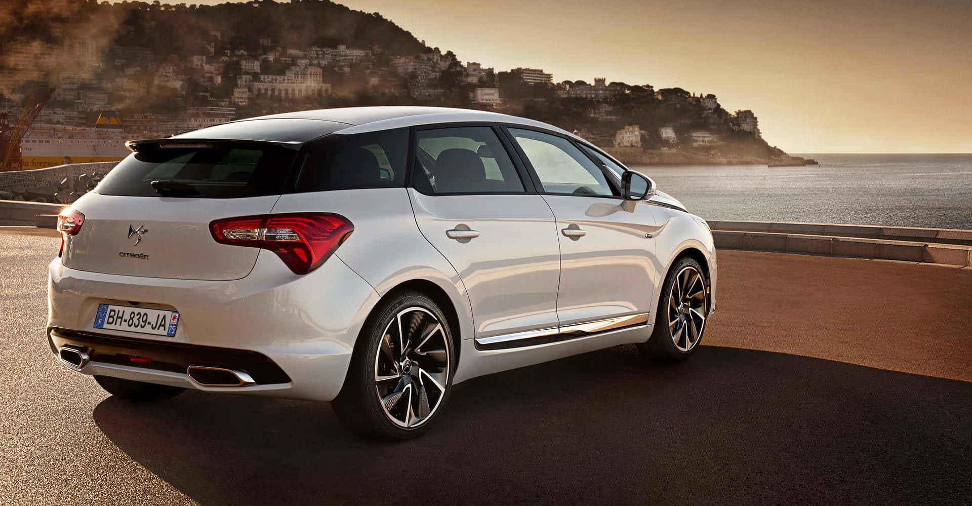 Sophisticated Citroen Ds5 - A Class Of Its Own Wallpaper