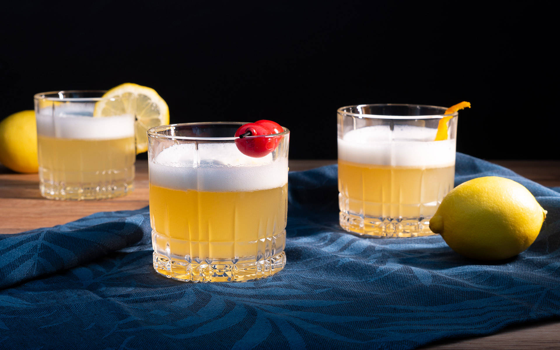 Sour Club Drink With Lemon Wallpaper