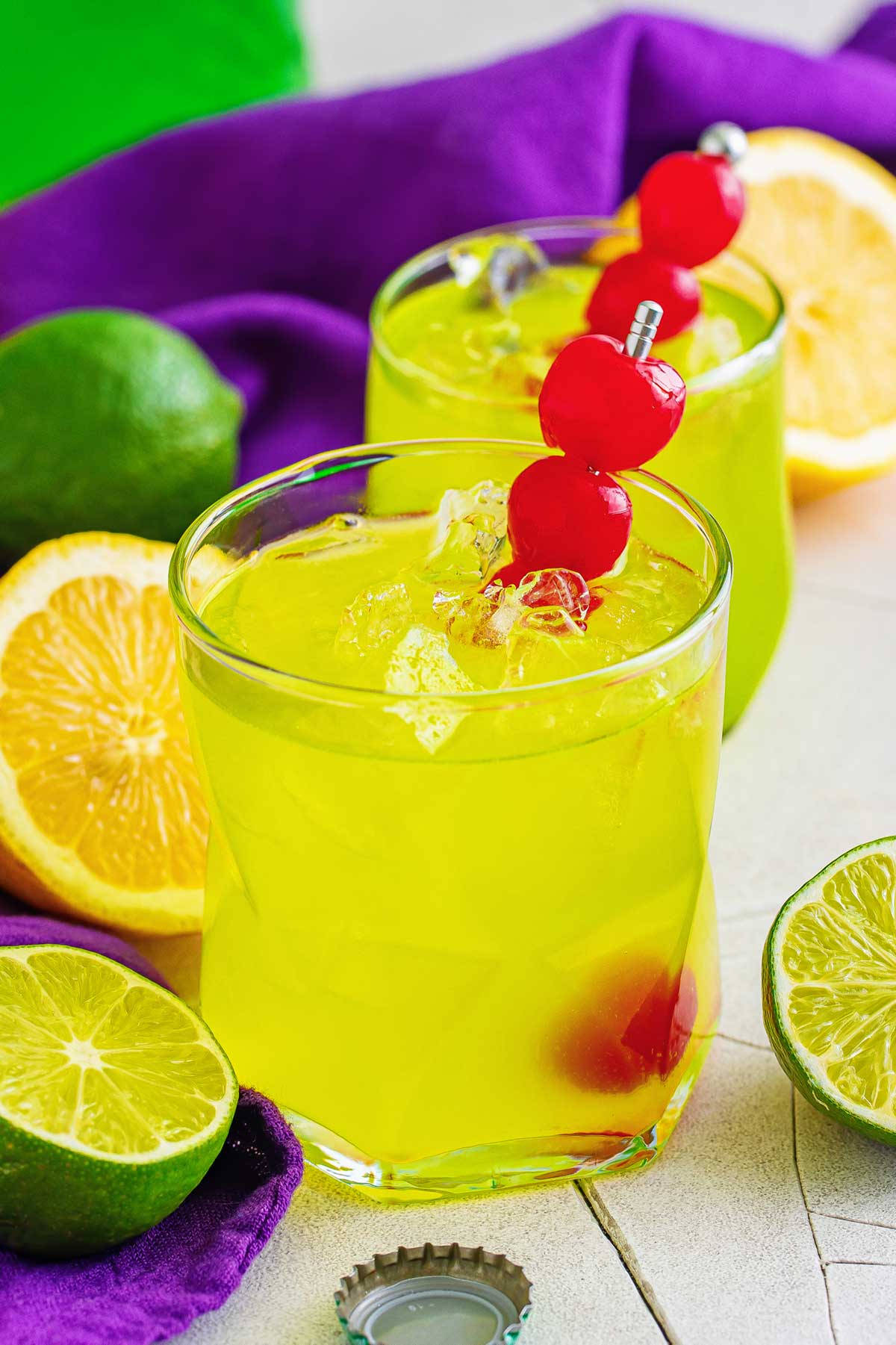 "Zesty Sour Lime Juice Cocktails" Wallpaper