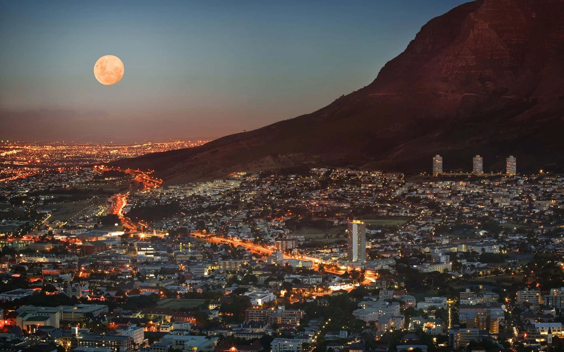 Majestic Table Mountain overlooking Cape Town, South Africa
