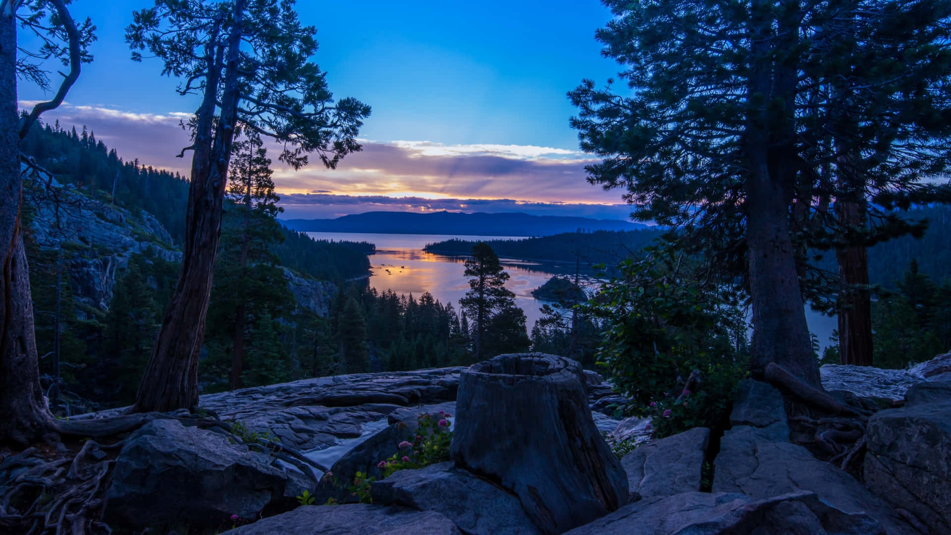 A Sunset Over Lake Tahoe Wallpaper