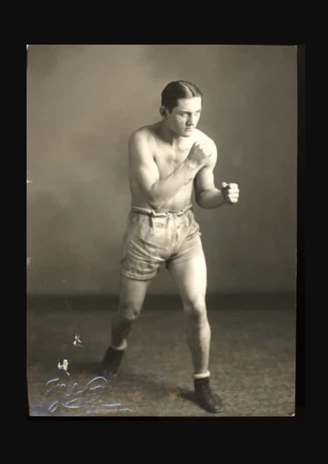 Southpaw Boxing Stance Of Pete Latzo Wallpaper