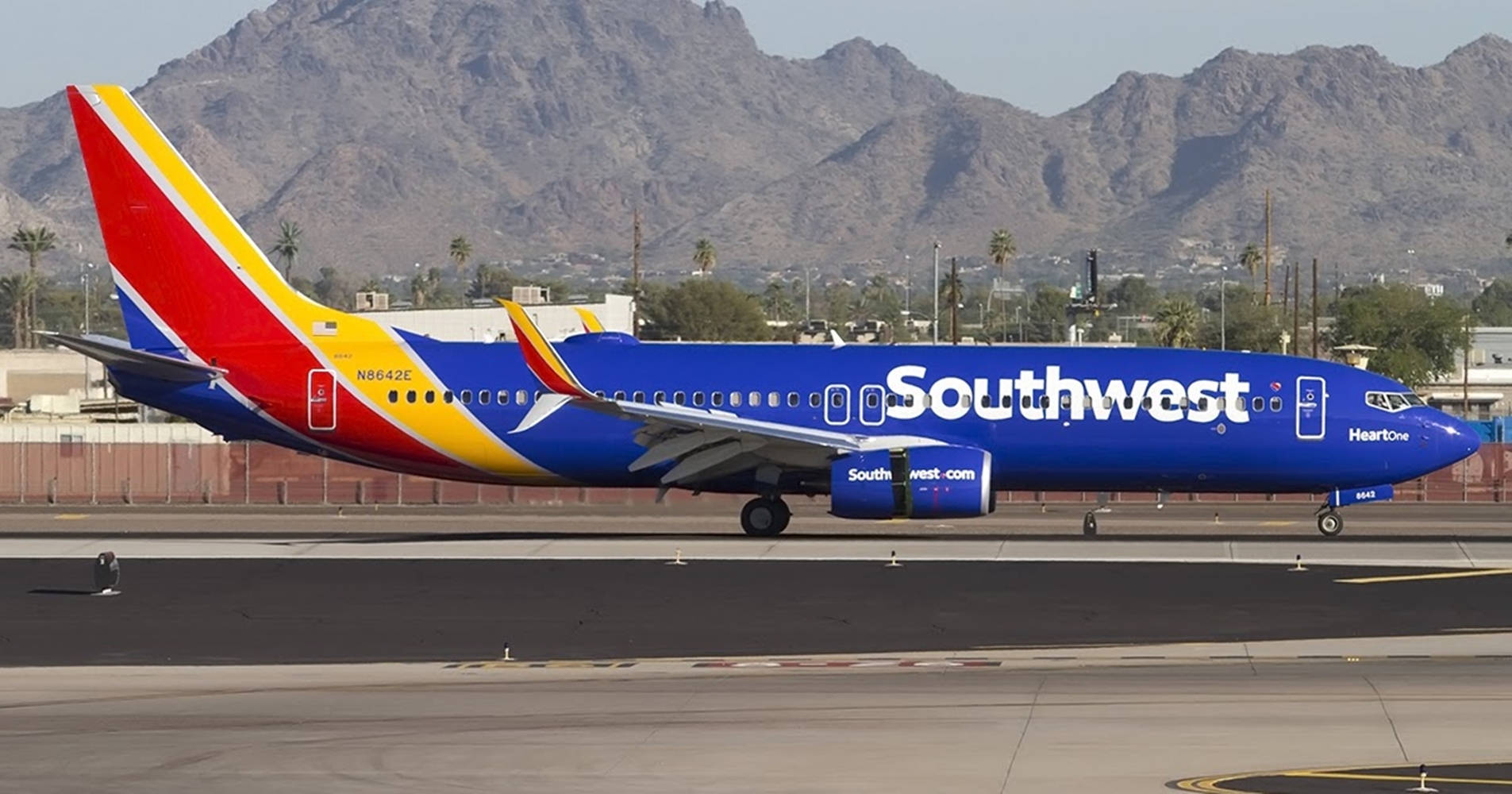 Southwest Airlines flyvemaskine bjerg lufthavn tapet Wallpaper