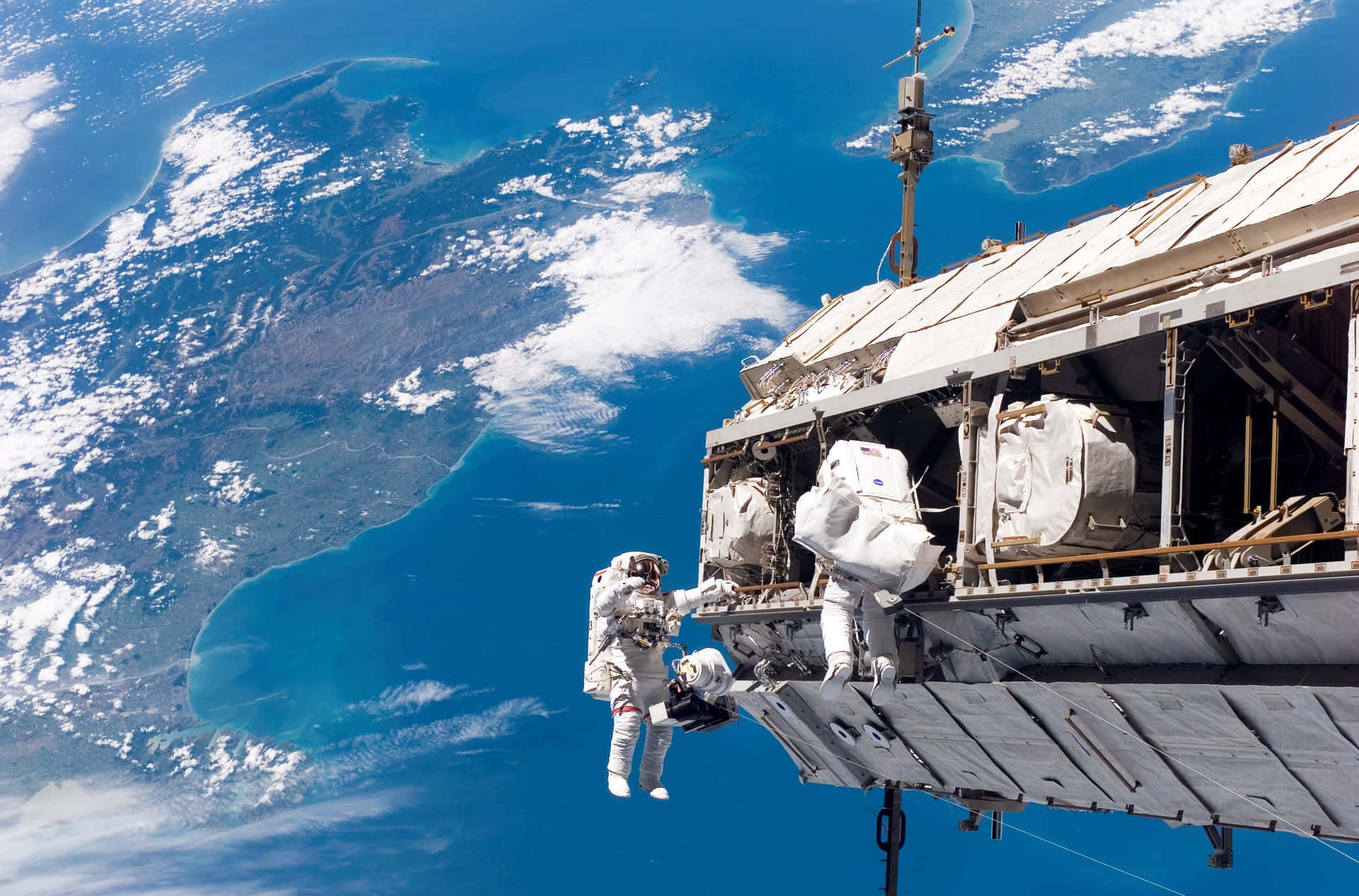 Astronautase Embarca En Una Misión Espacial Más Allá De La Tierra. Fondo de pantalla