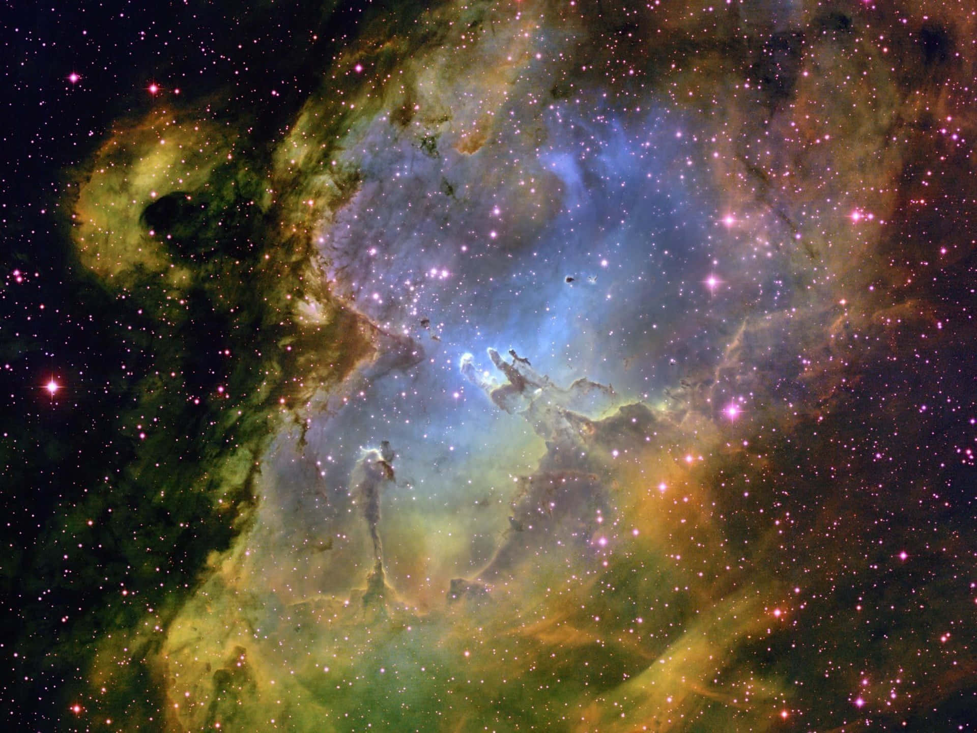 En overvældende rum-nebula illumineret af mørk energi. Wallpaper