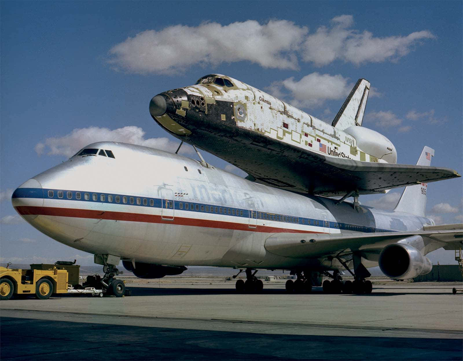 Space Shuttle Draag Door Boeing 747 Achtergrond