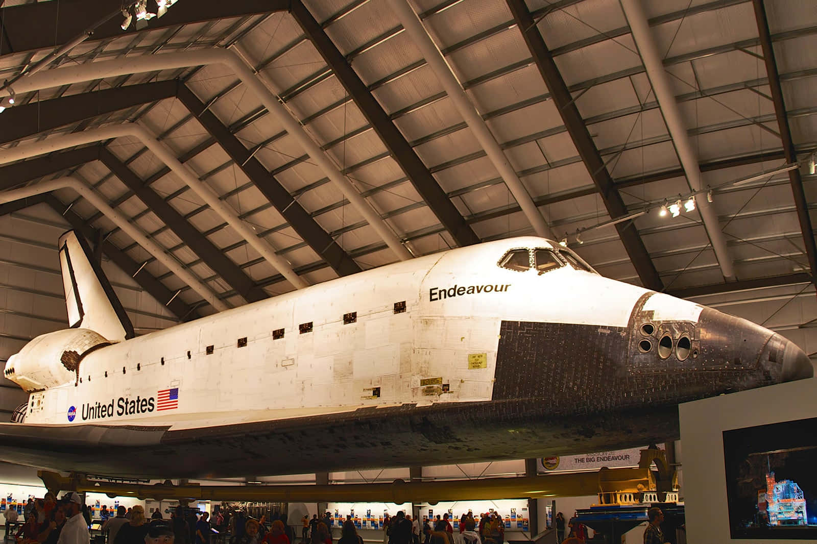 Space Shuttle Endeavour In Het California Science Center Achtergrond