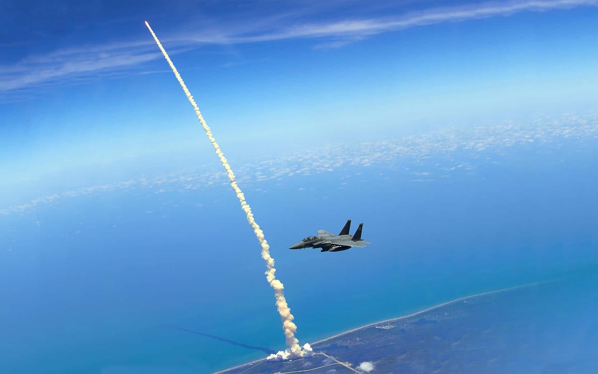 Einbeeindruckender Blick Auf Einen Space Shuttle, Der Durch Den Weltraum Fliegt. Wallpaper