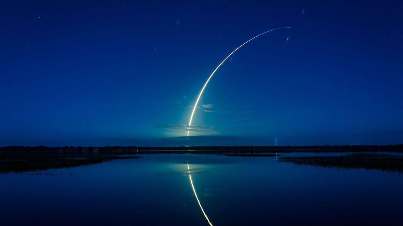 SpaceX Falcon 9 Long Exposure Wallpaper