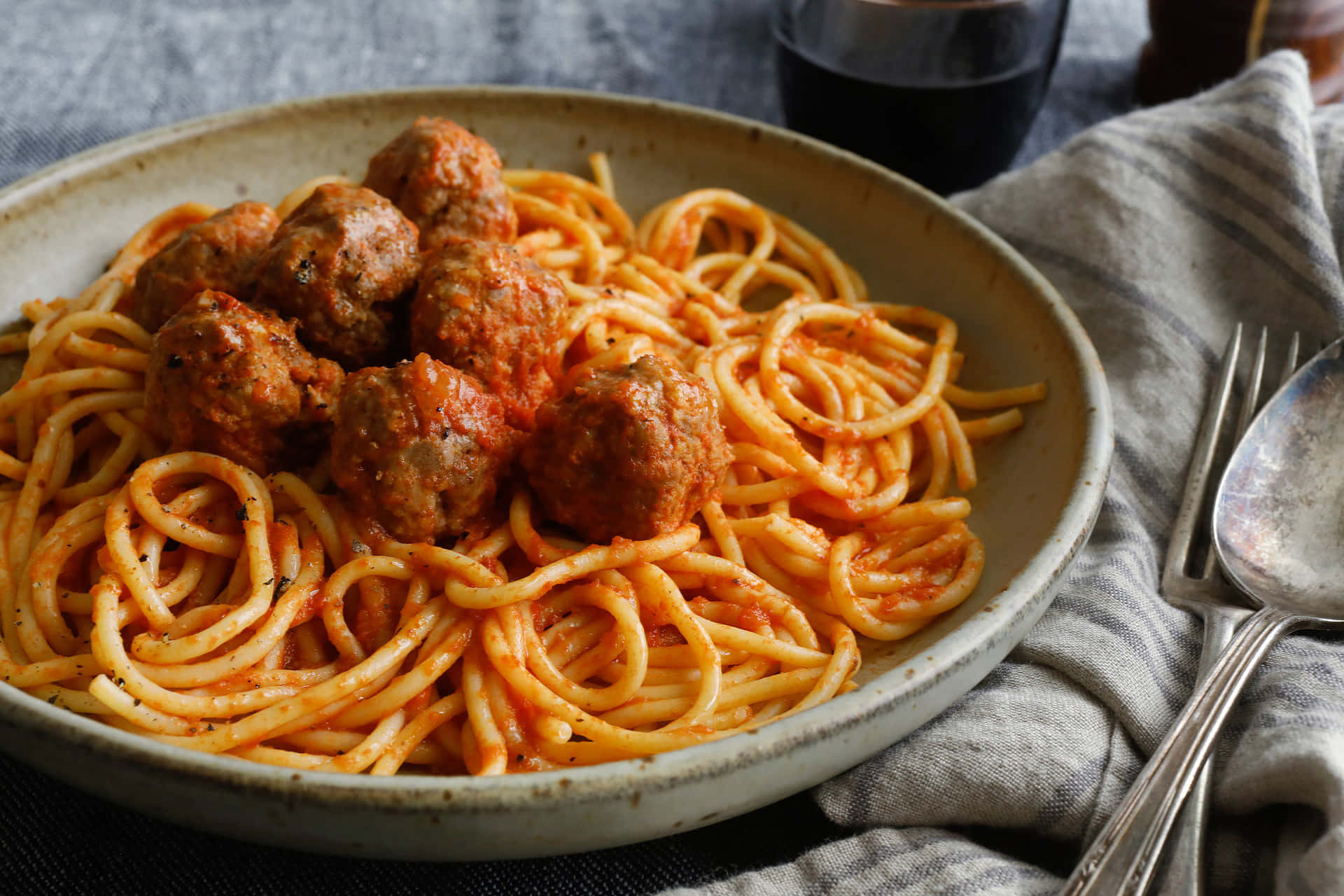 Spaghettiand Meatballs Dish Wallpaper