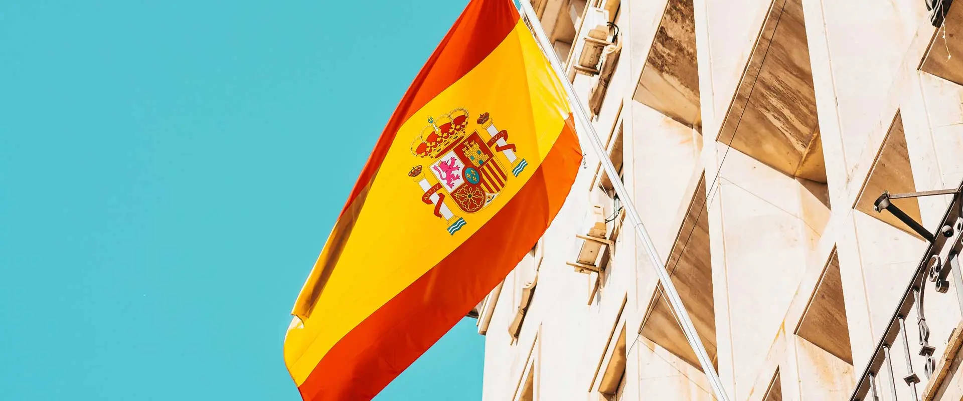 Balcóncon Bandera De España. Fondo de pantalla