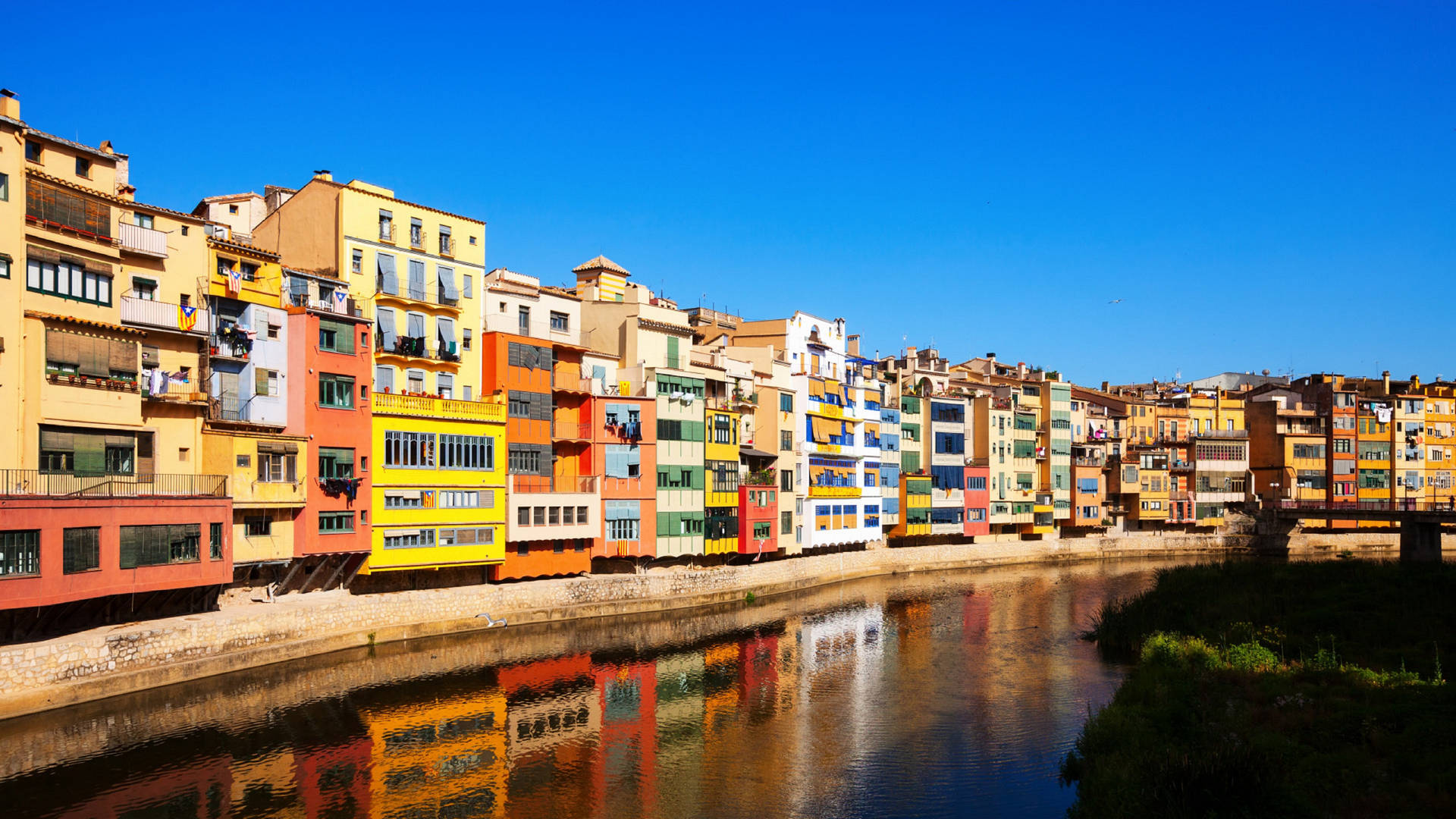 Spain Girona Onyar River Wallpaper