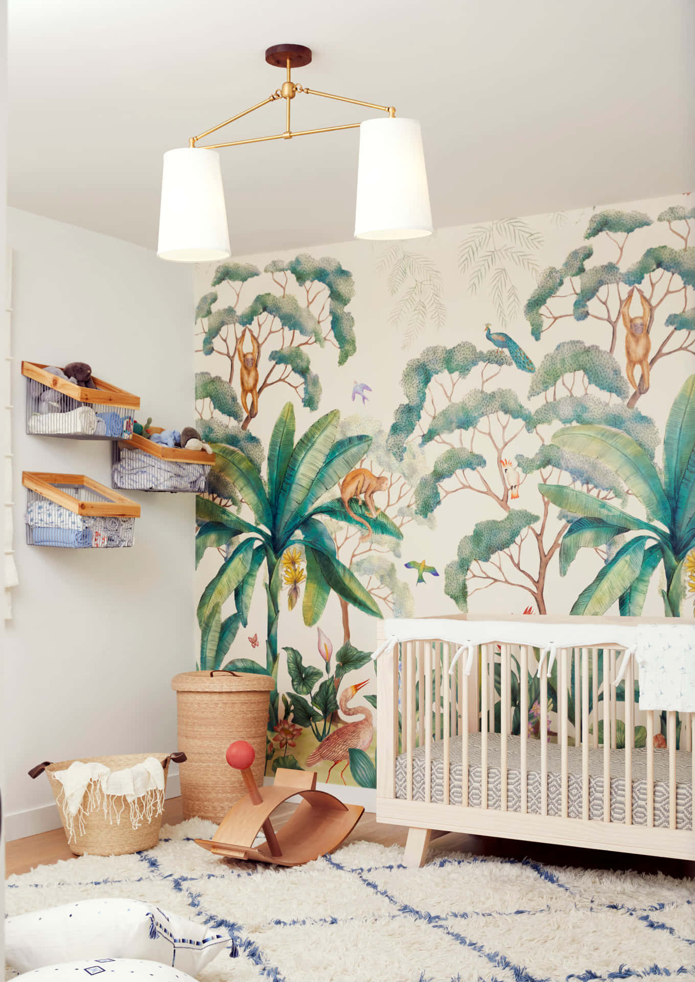 Et børneværelse med en jungle mural. Wallpaper