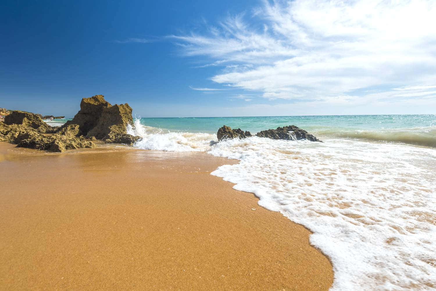 Impresionantepuesta De Sol En La Playa Española Fondo de pantalla