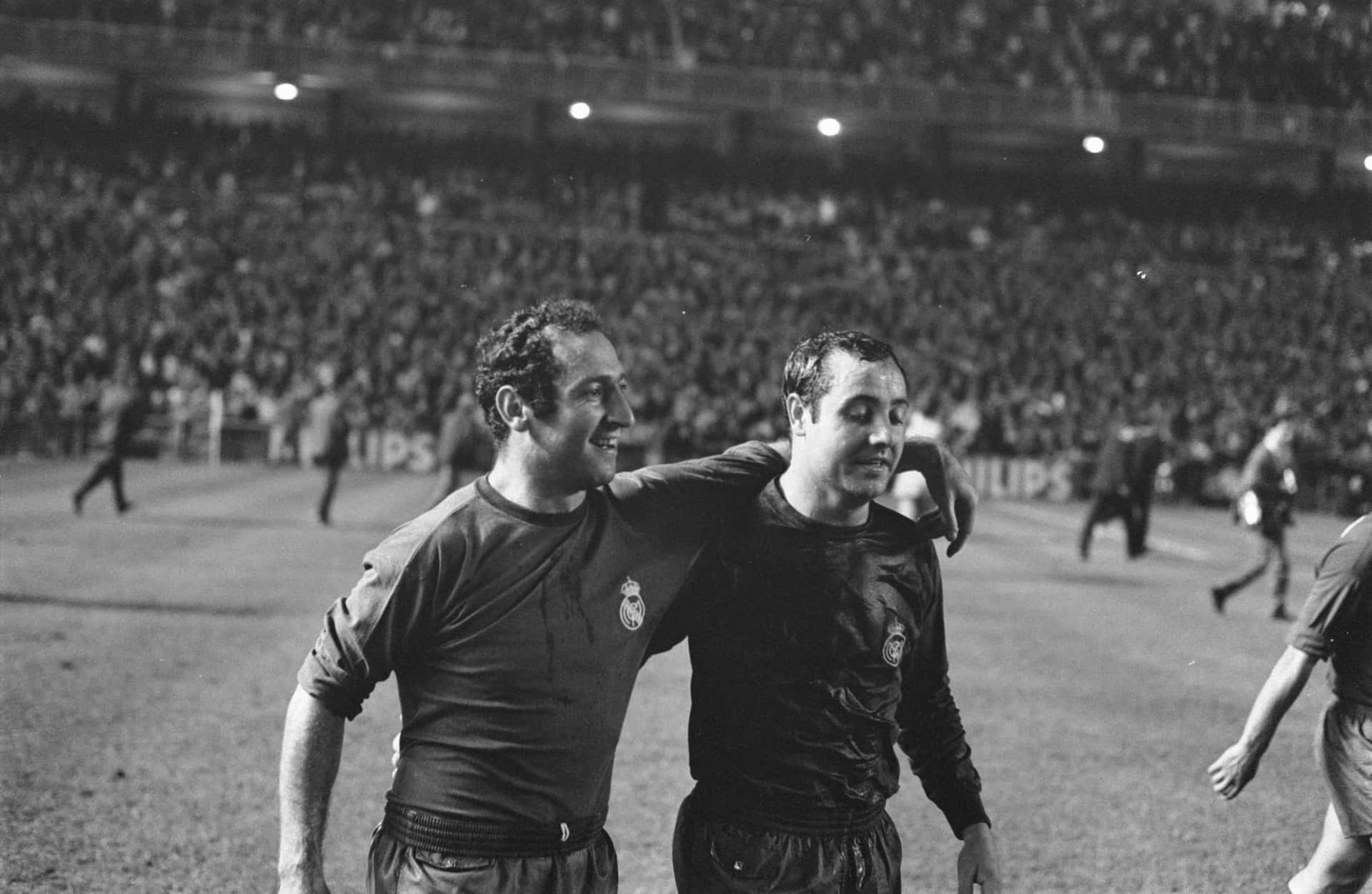 Spanish Footballers Francisco Gento And José Luis Veloso Wallpaper