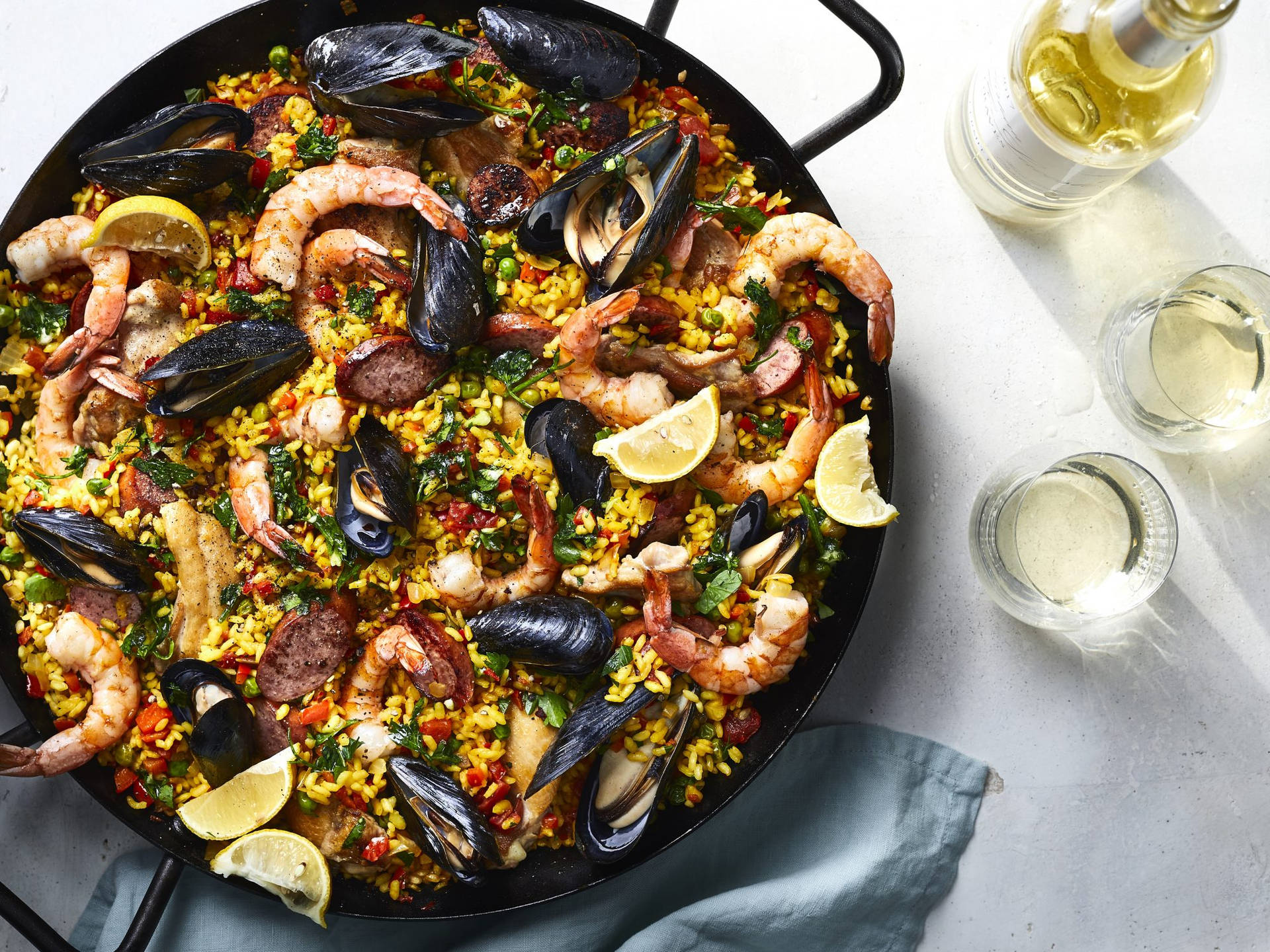 Spanish Paella Seafood Delicacy Wallpaper