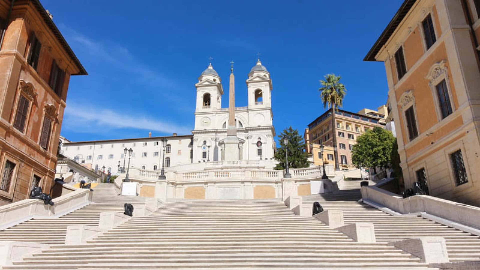Monumentode La Plaza De España, Roma, Italia. Cielo Azul. Fondo de pantalla