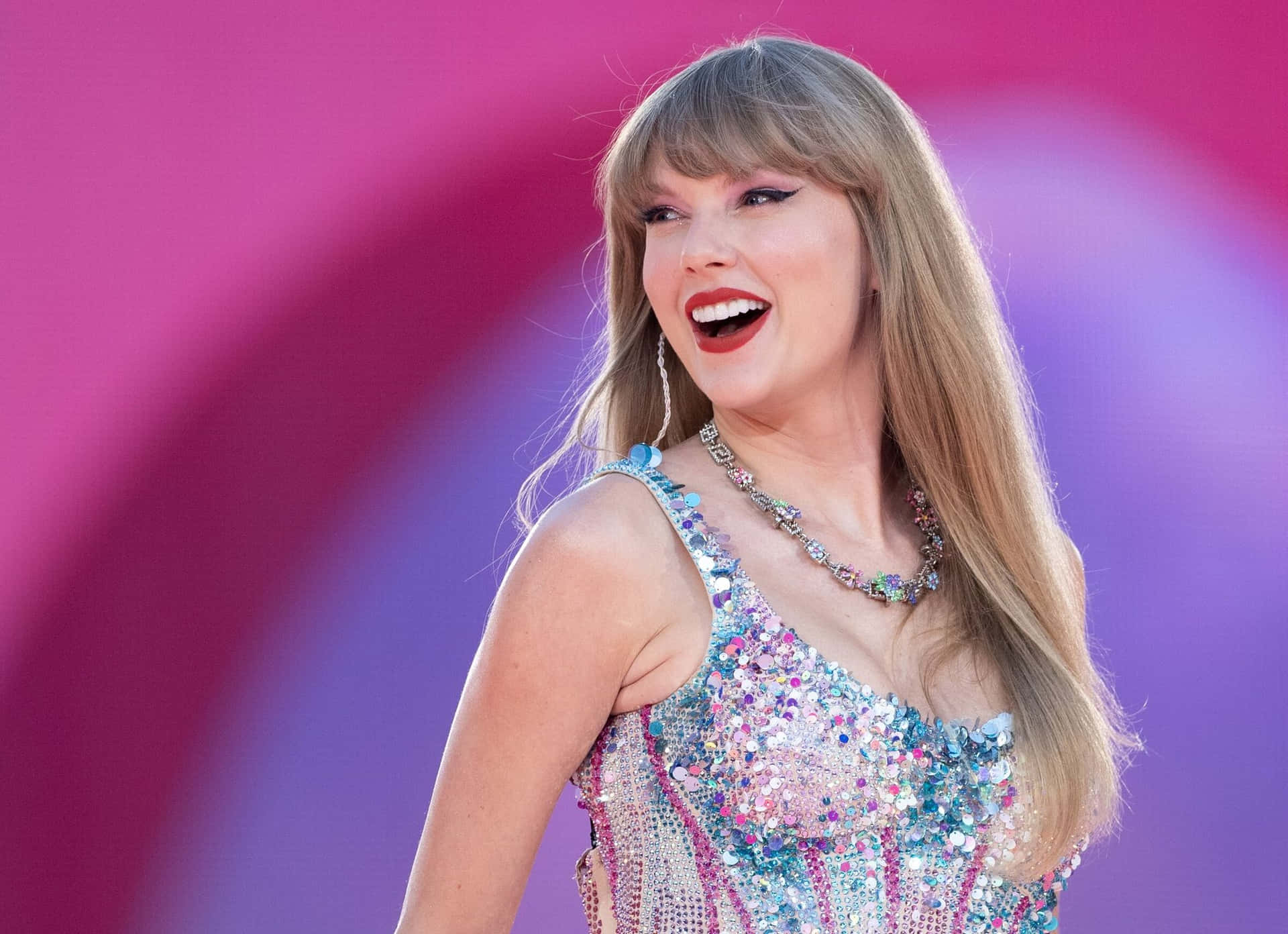 Sparkling Celebrity Singer Pink Backdrop Wallpaper