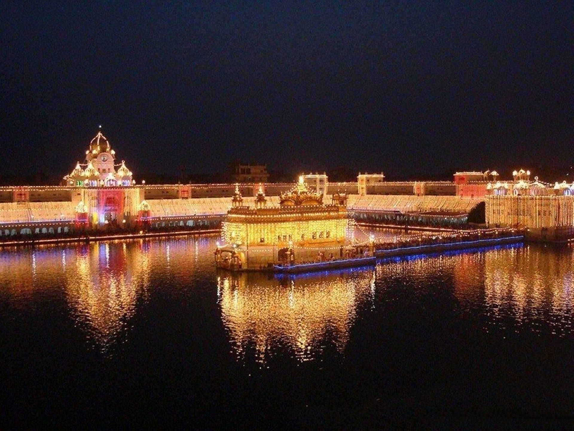 Glänzendelichter Auf Dem Goldenen Tempel Von Amritsar In Hd Wallpaper