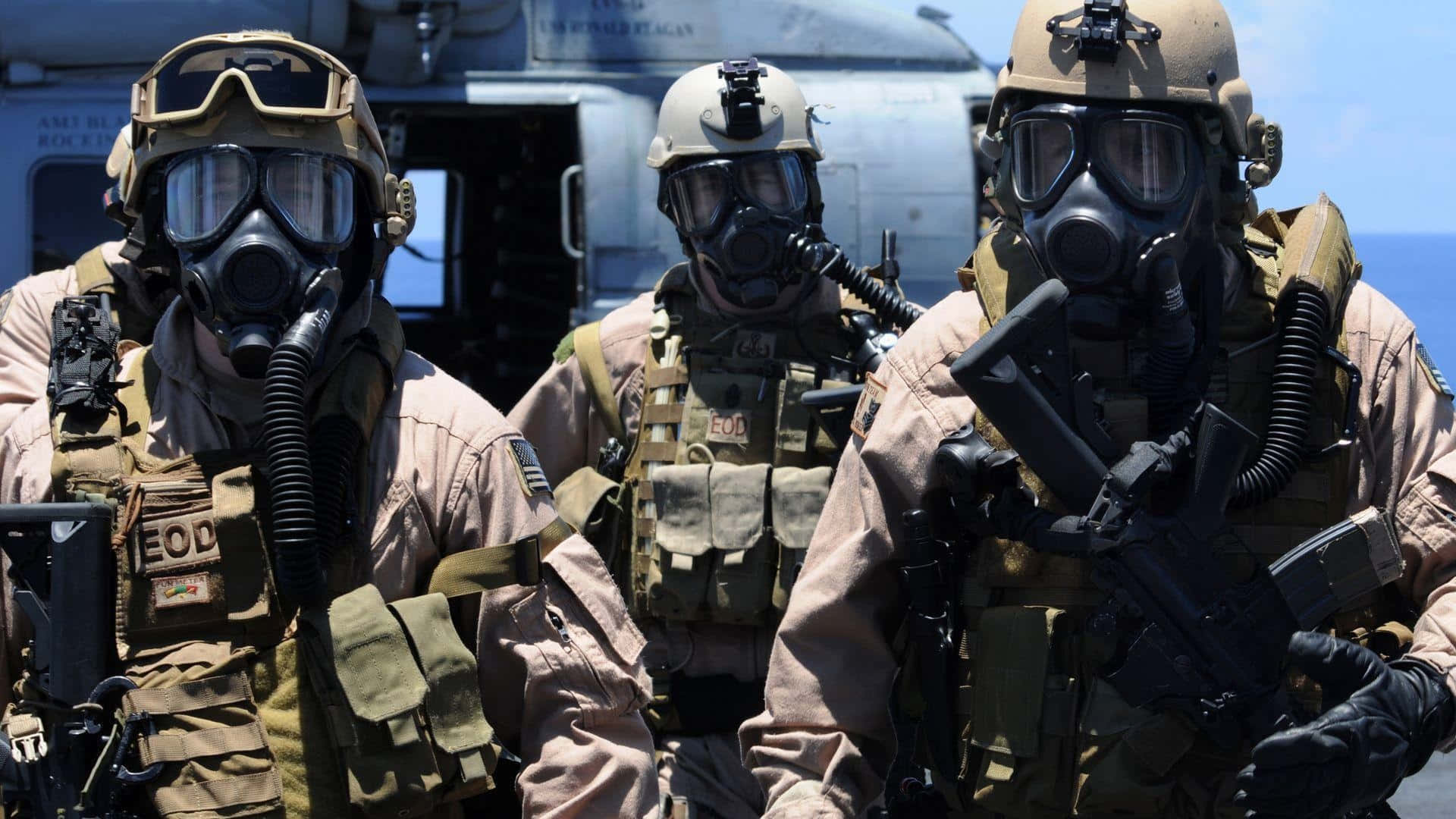 Operadoresentrenados De Fuerzas Especiales Listos Para Enfrentar Amenazas Globales. Fondo de pantalla
