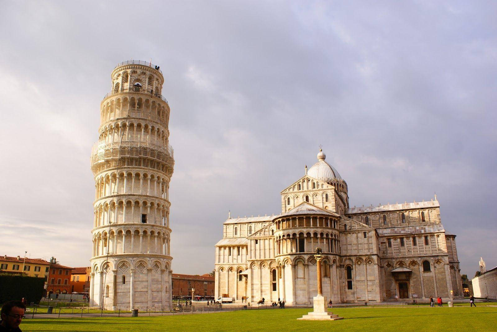 Spectacular Leaning Tower Of Pisa Wallpaper