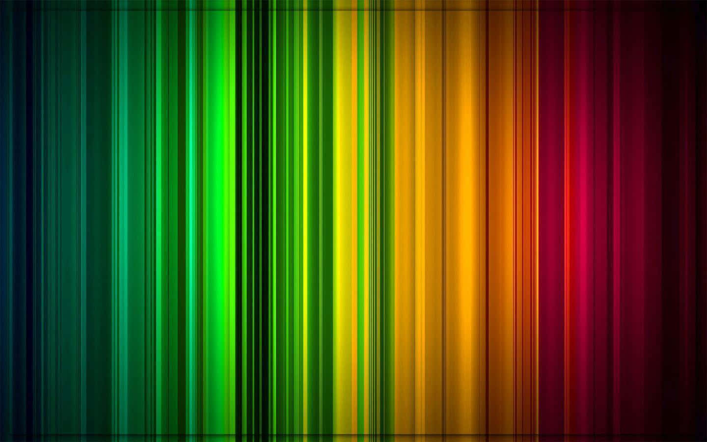 Lystfarvede Spektrumstriber Tværs Over En Mørk Himmel.
