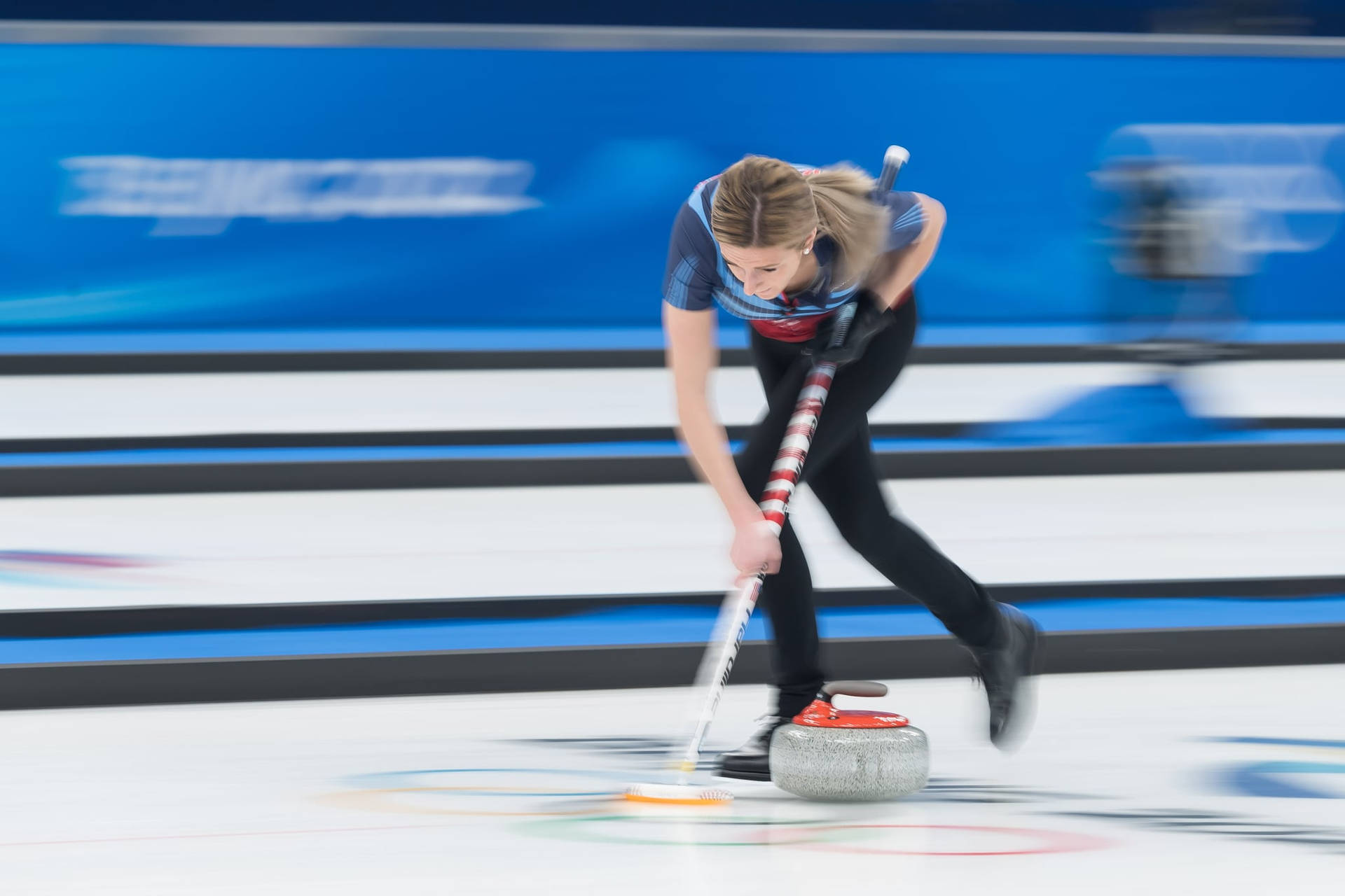 Speed Brushing During Curling Wallpaper