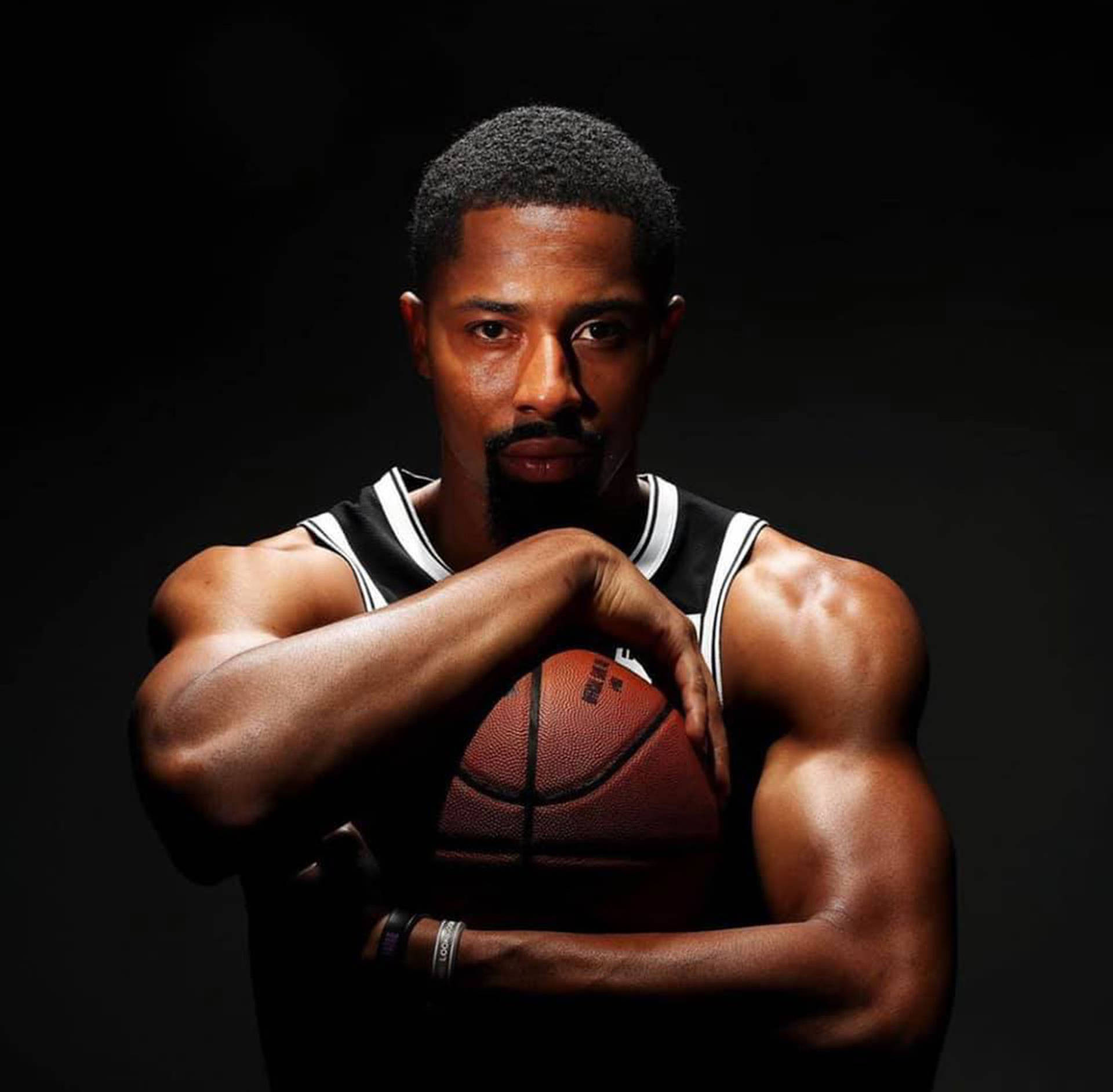 Spencer Dinwiddie Ball Fotosession Wallpaper