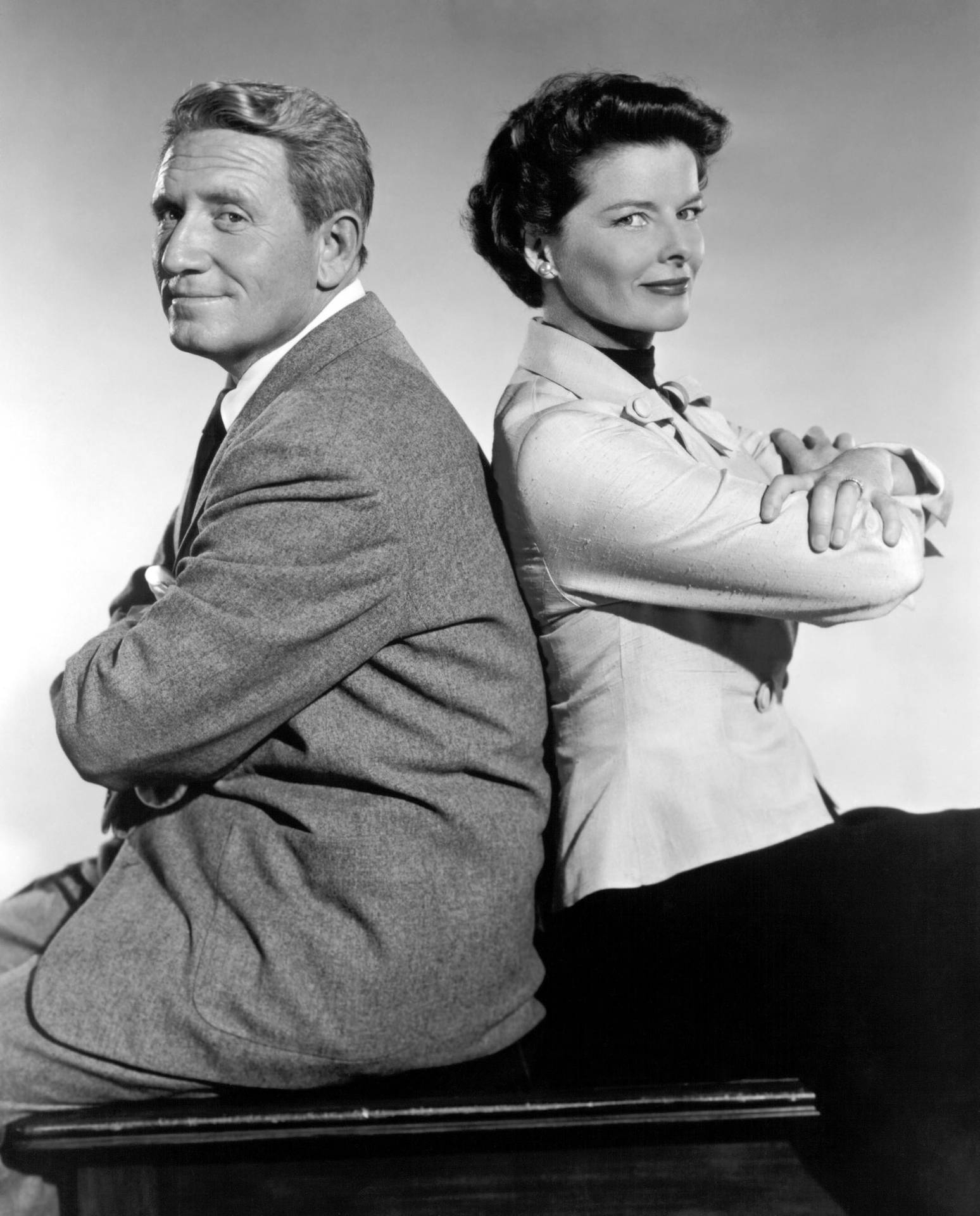 Sig som en indfødt dansk taler. Spiller Spencer Tracy og Katharine Hepburn portræt. Wallpaper