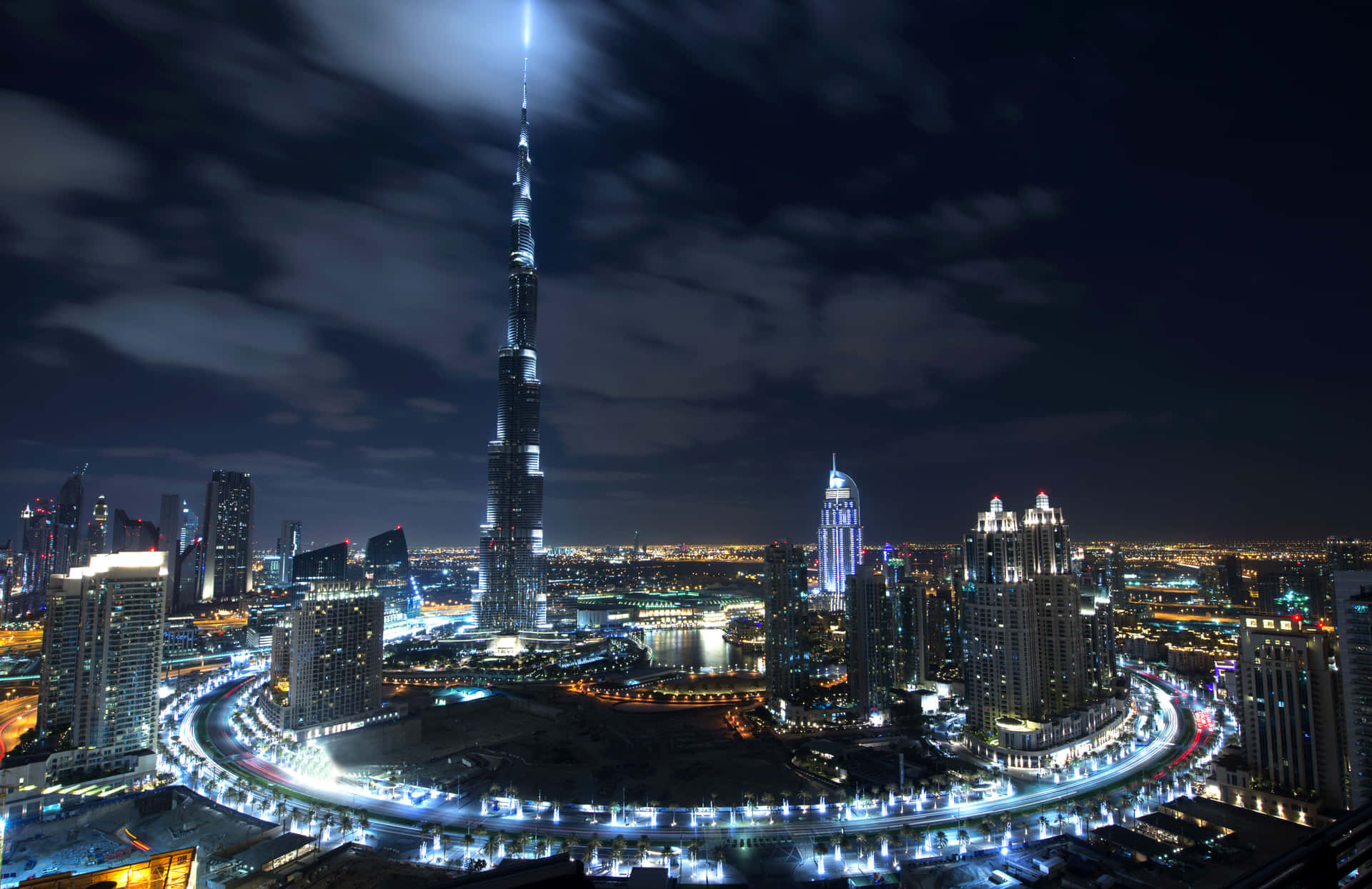 Spettacolareskyline Di Dubai Al Tramonto