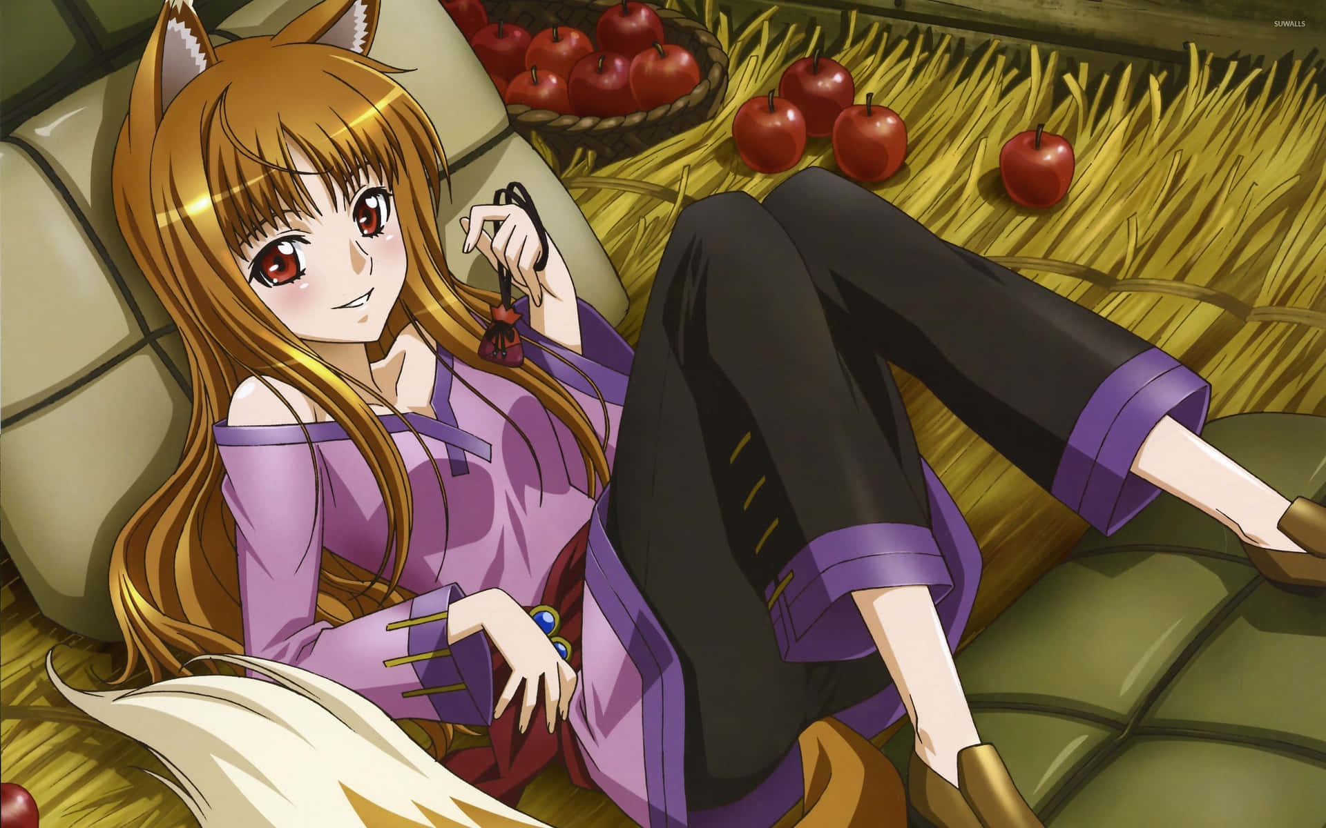 En pige ligger på en seng med æbler Wallpaper