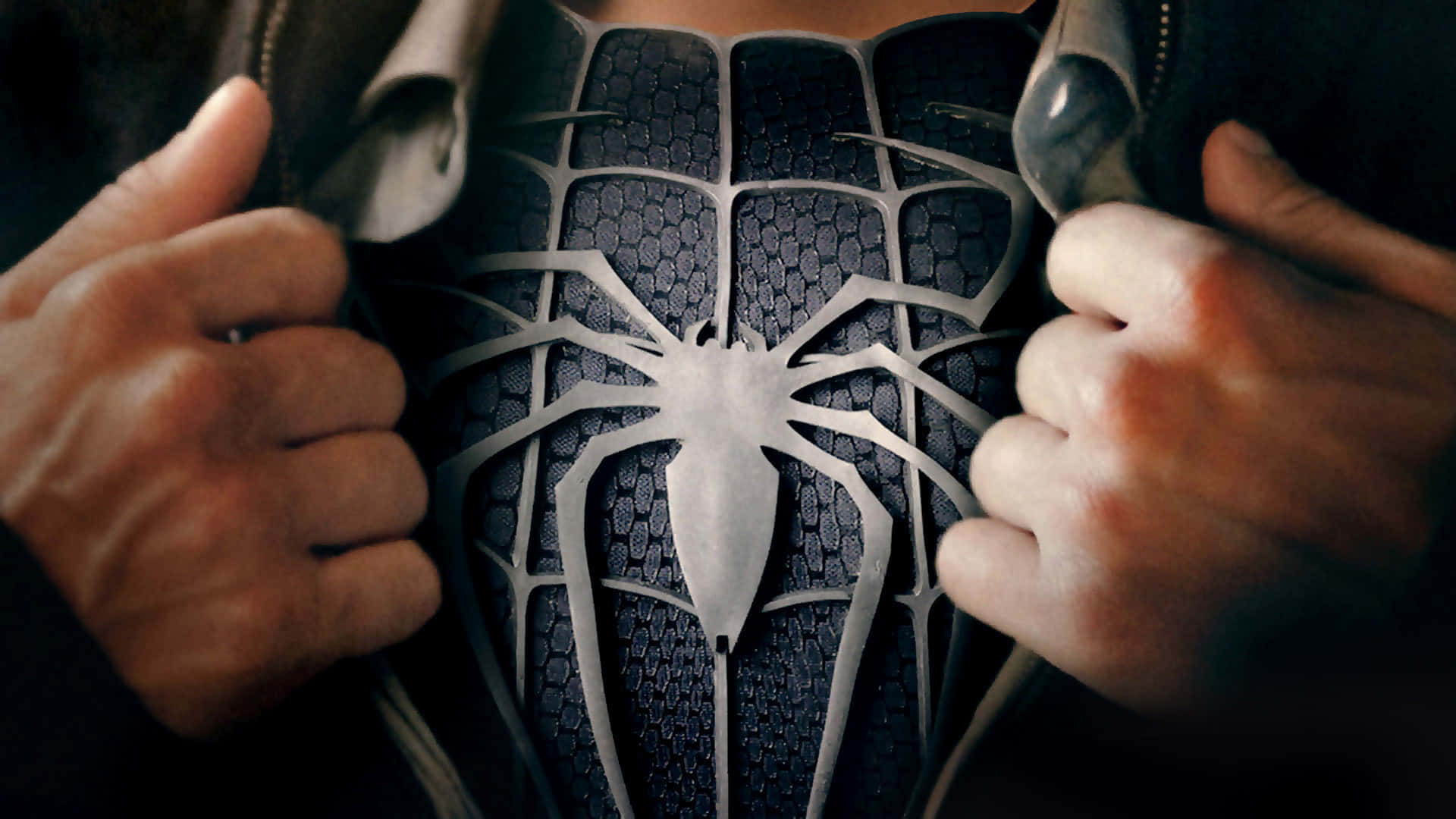 Spider-Man 3 - Peter Parker Swinging Through the City Wallpaper