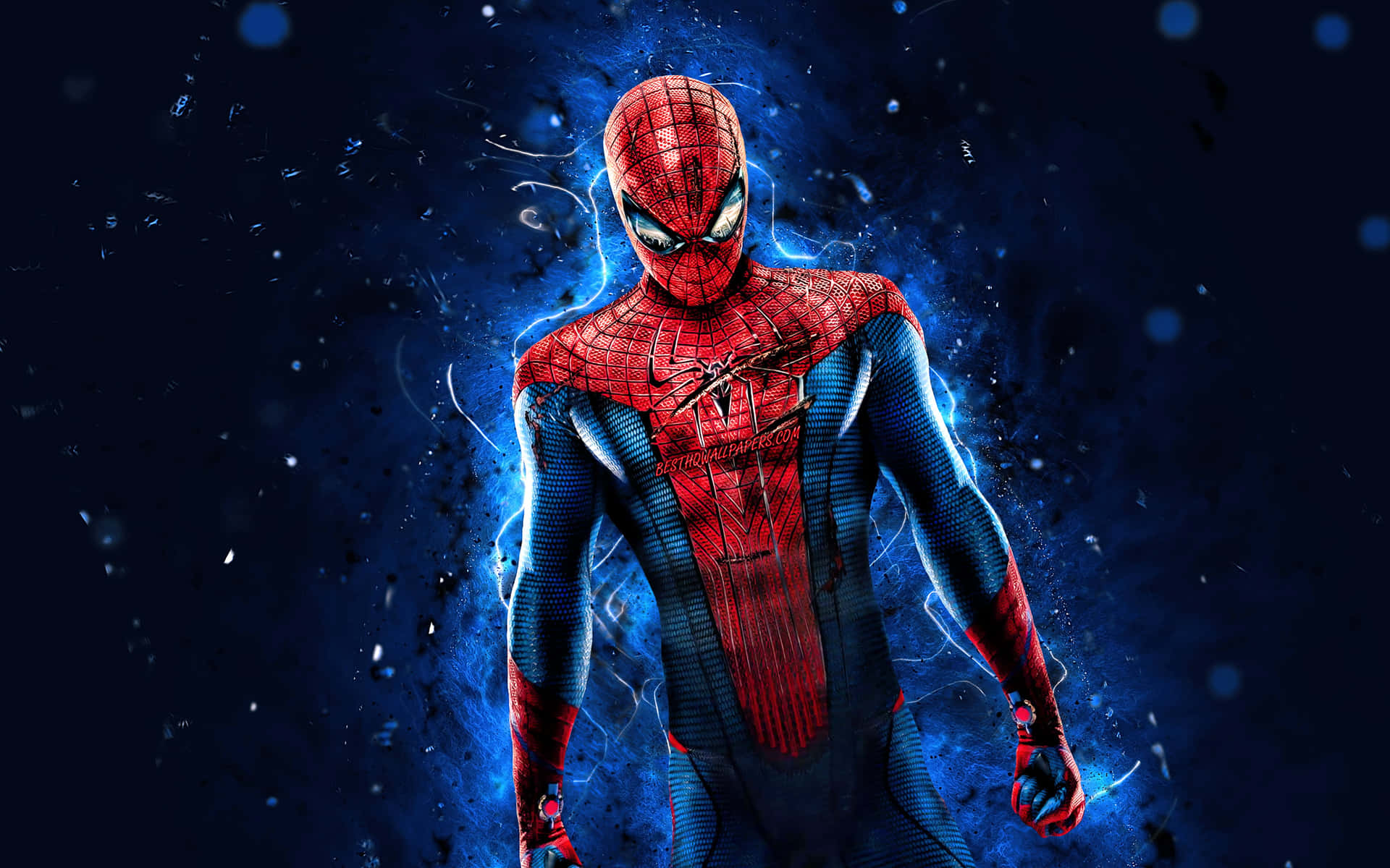 Spiderman Azul Se Lanza A La Acción Contra El Fondo De La Ciudad. Fondo de pantalla