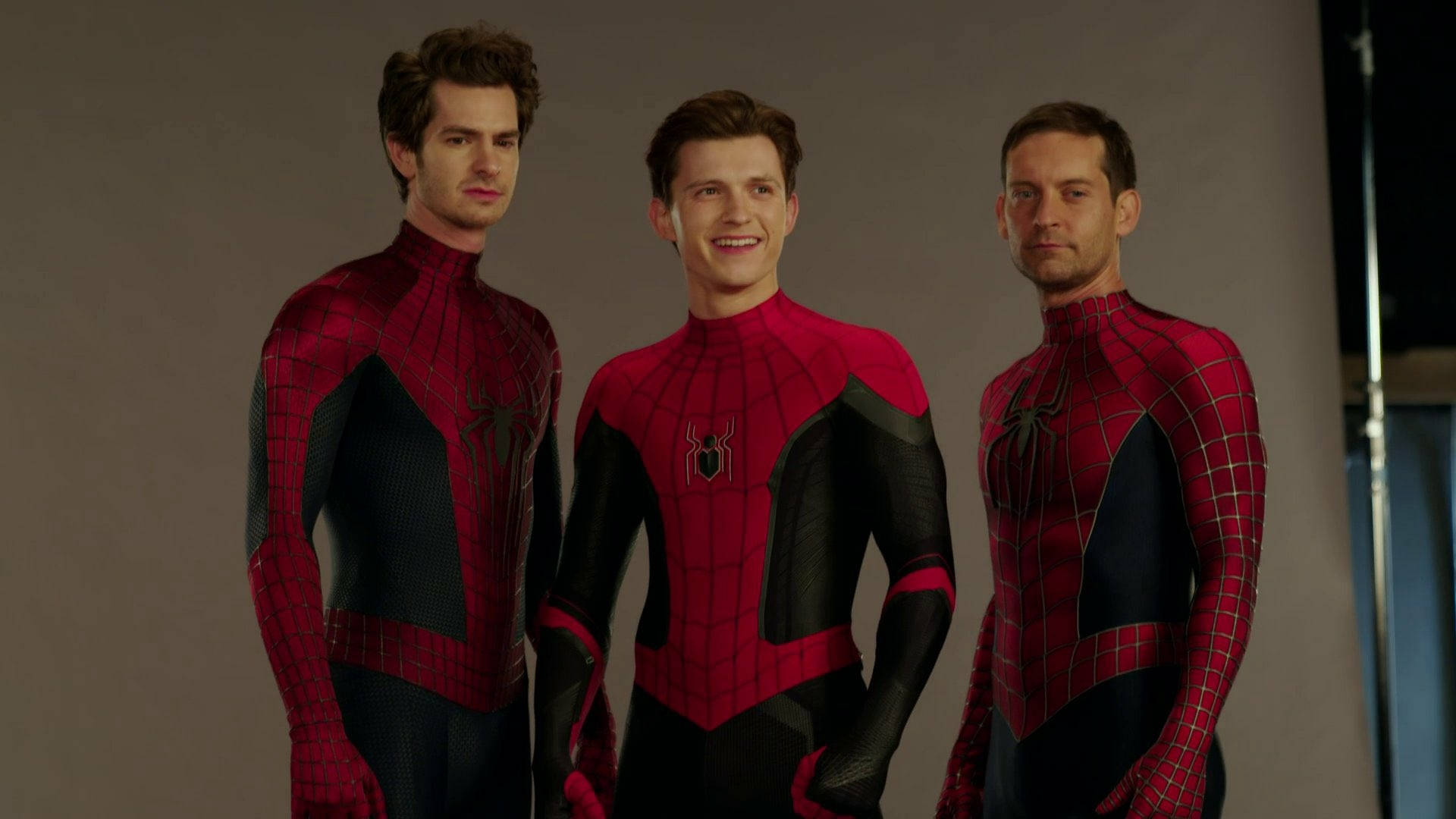 Spiderman-outfit Mit Tobey, Tom Und Andrew. Wallpaper