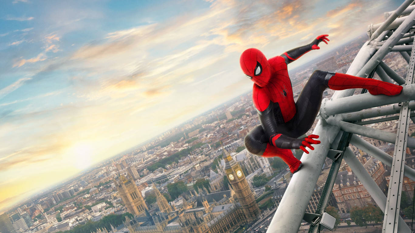 Imagende Spiderman En Un Movimiento Fluido En Una Calle De La Ciudad. Fondo de pantalla