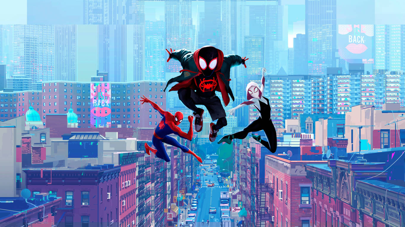 Spider-Man Svæver Gennem Byen. Wallpaper
