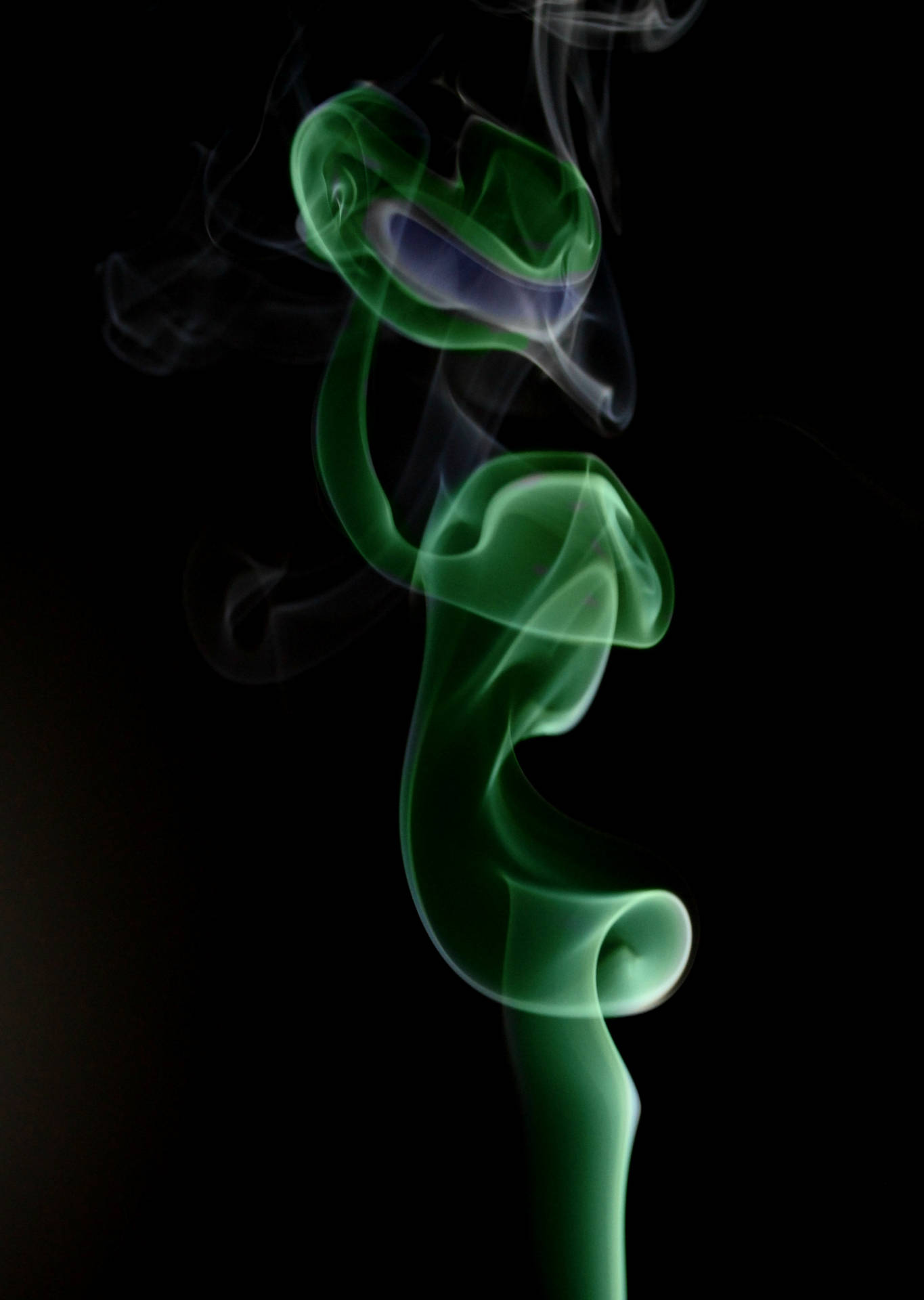 A rich mist of emerald smoke spirals in an ode to creativity Wallpaper
