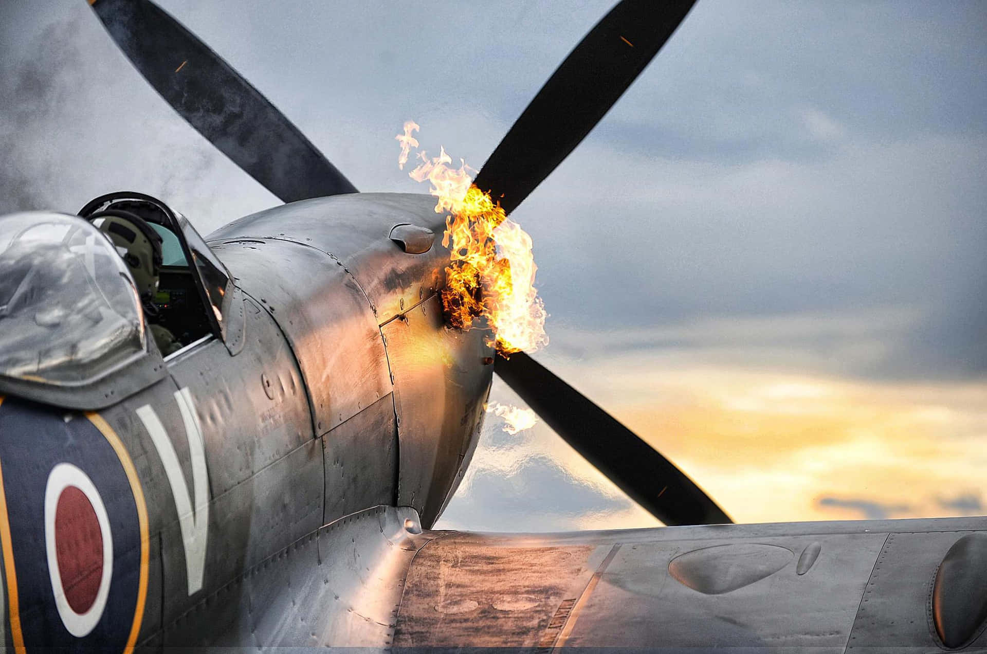 Det ikoniske Spitfire-fly svæver gennem himlen. Wallpaper
