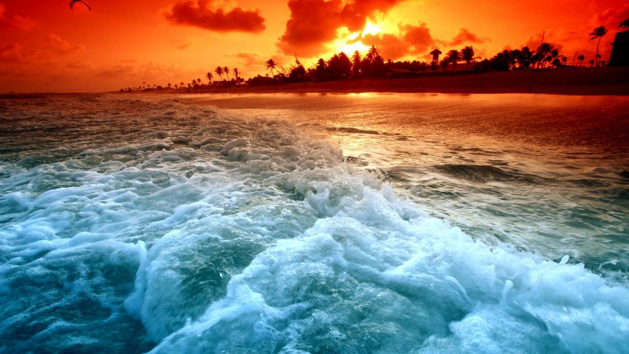 Splashing Waves On Beach Sunset Wallpaper