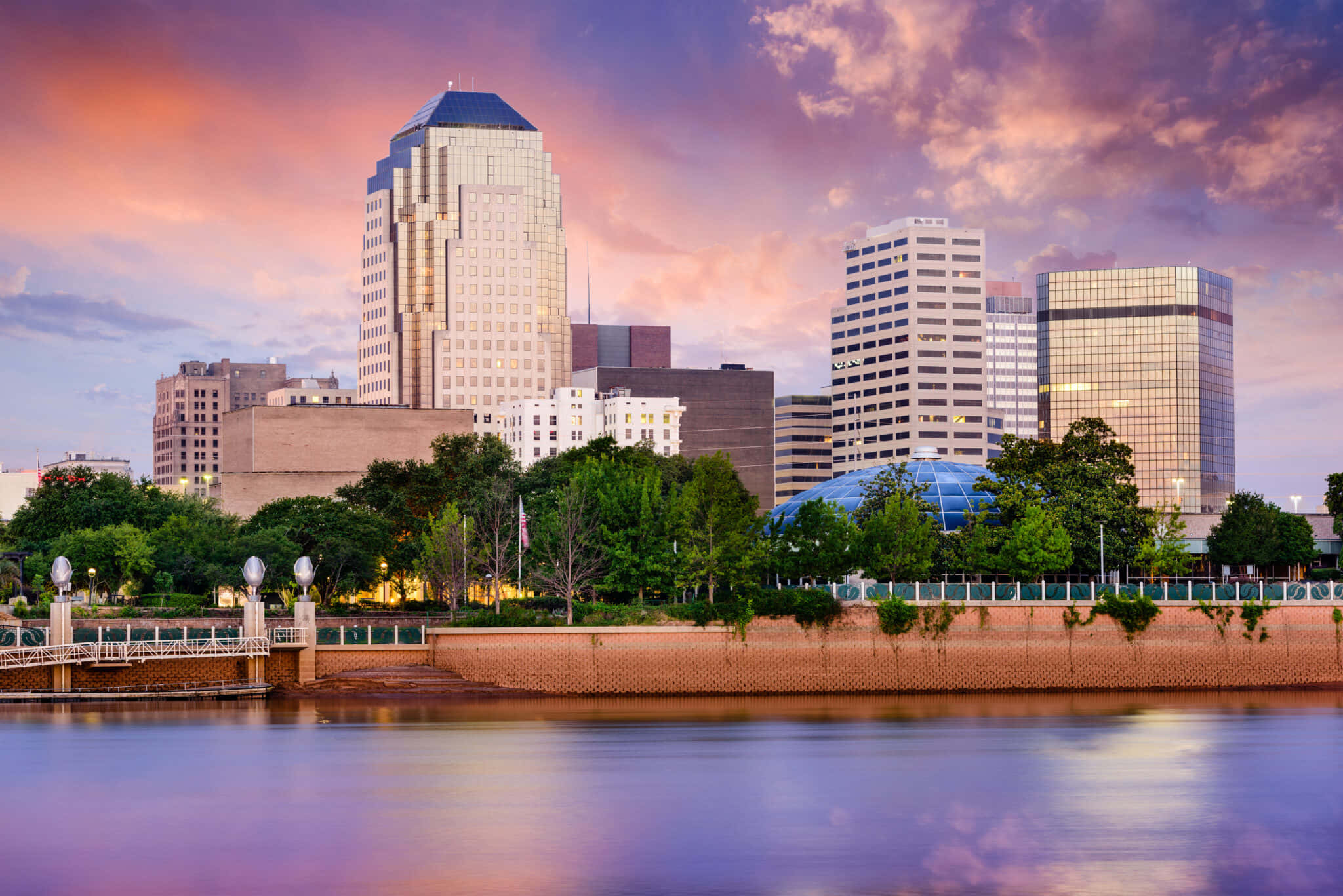 Splendid Evening View Of Shreveport Wallpaper