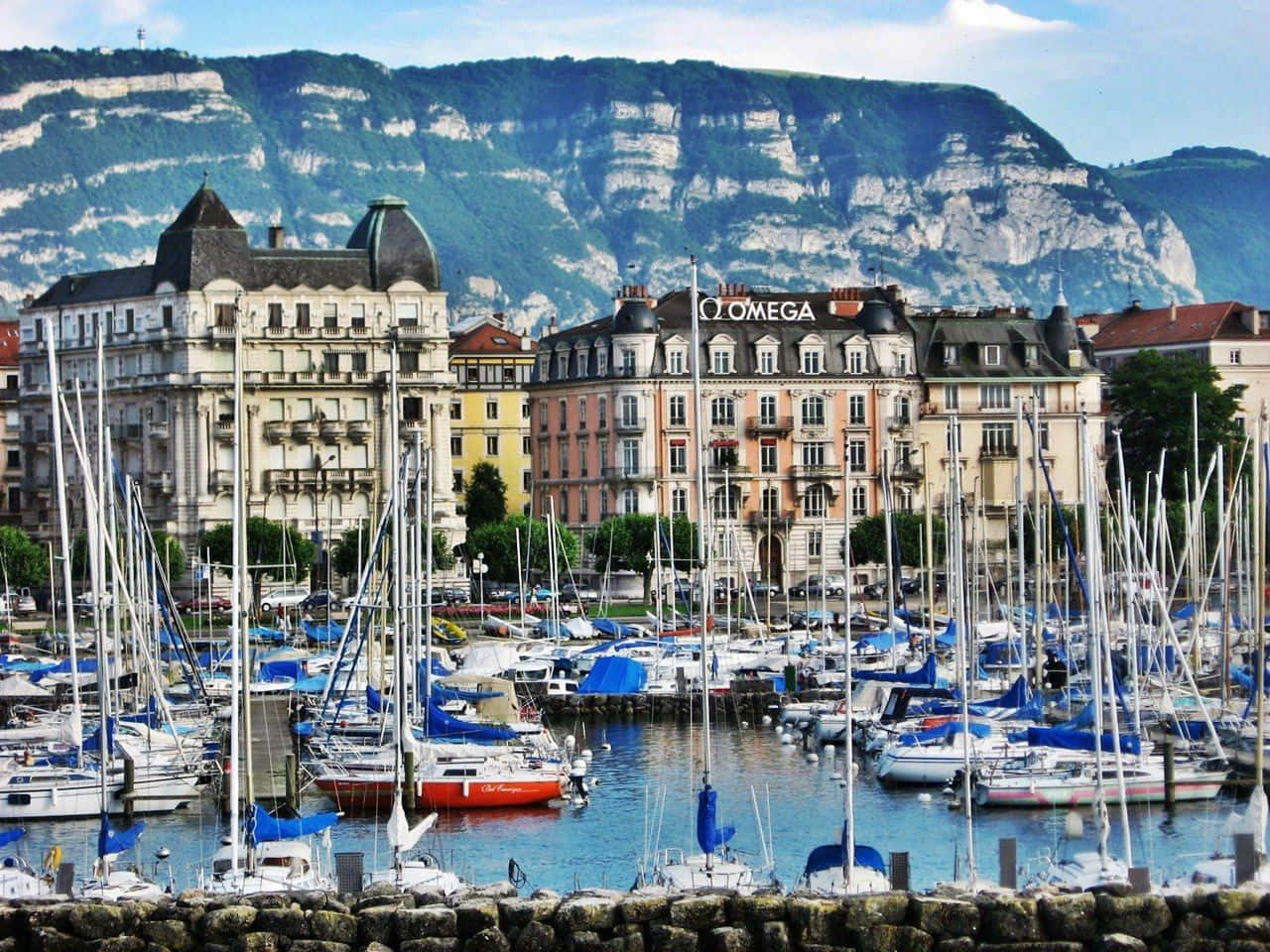 Splendid Panoramic View Of Geneva, Switzerland Wallpaper